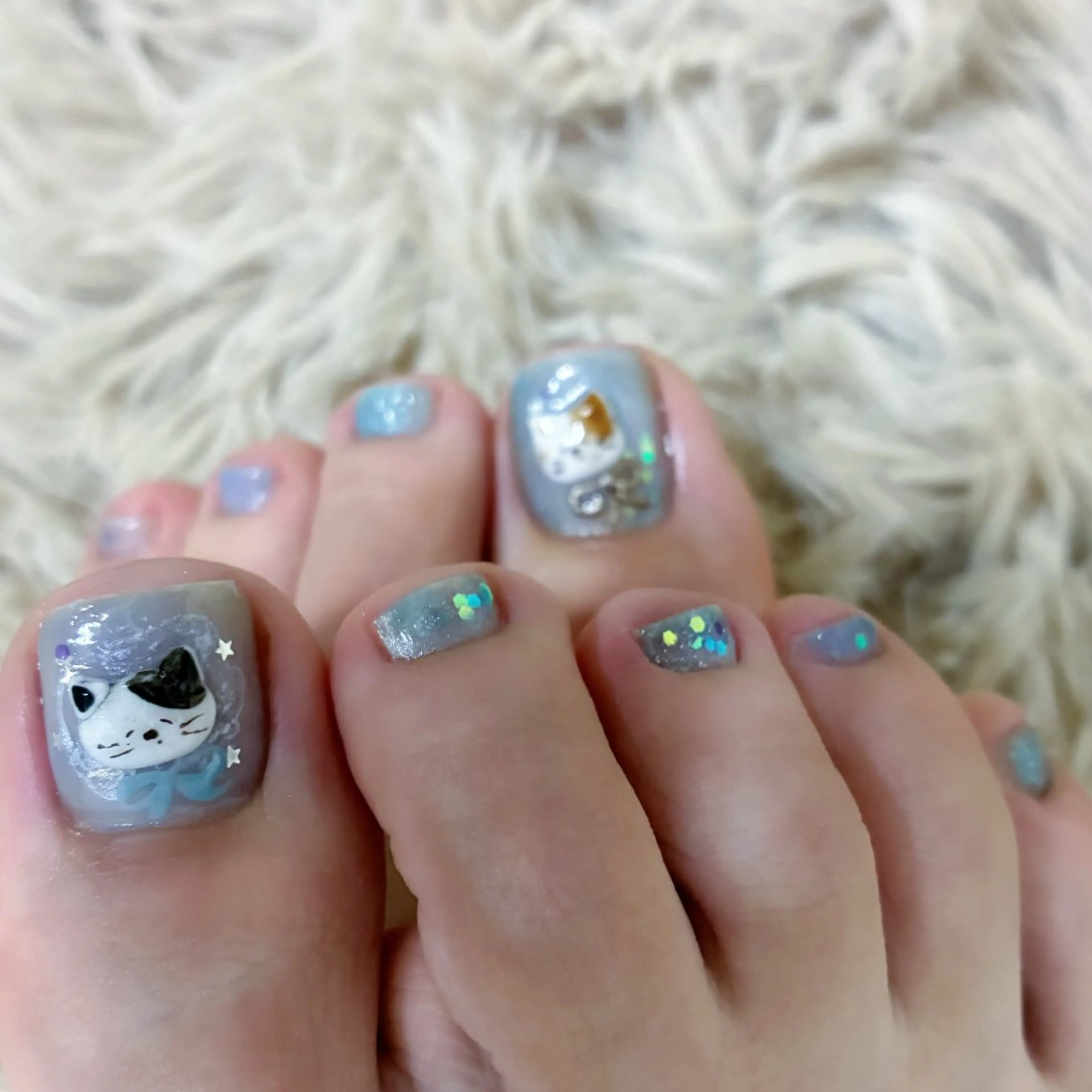 ネイル アートネイル ブルー フットネイル ジェルネイル キラキラネイル フットネイル minimus._.nails(votre salon)所属・Kyu Yui(🇹🇼)のネイルデザイン