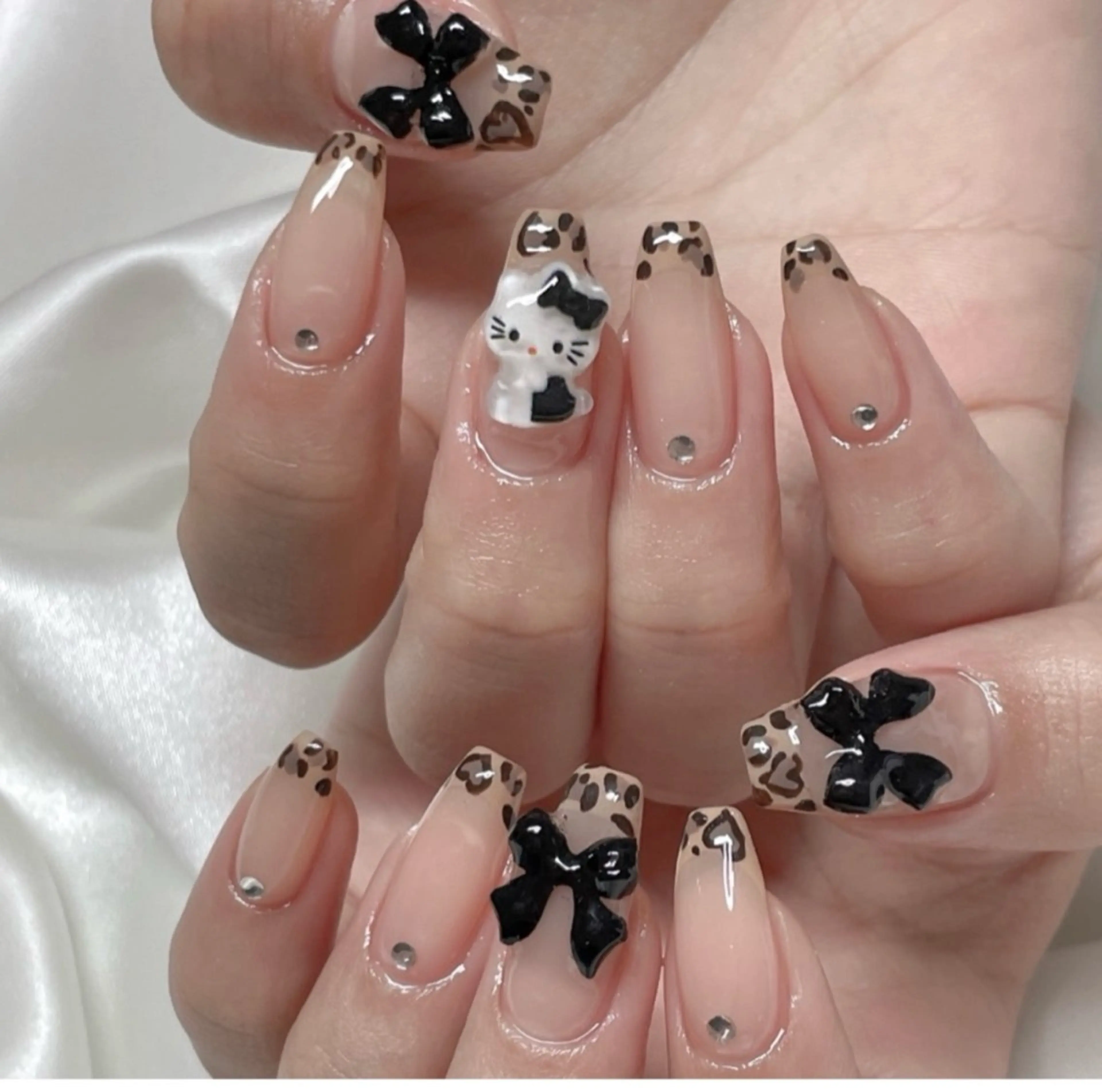 ネイル キラキラネイル マグネットネイル 春ネイル ワンホンネイル ハンドネイル RUBY Nail 日暮里店のネイルデザイン
