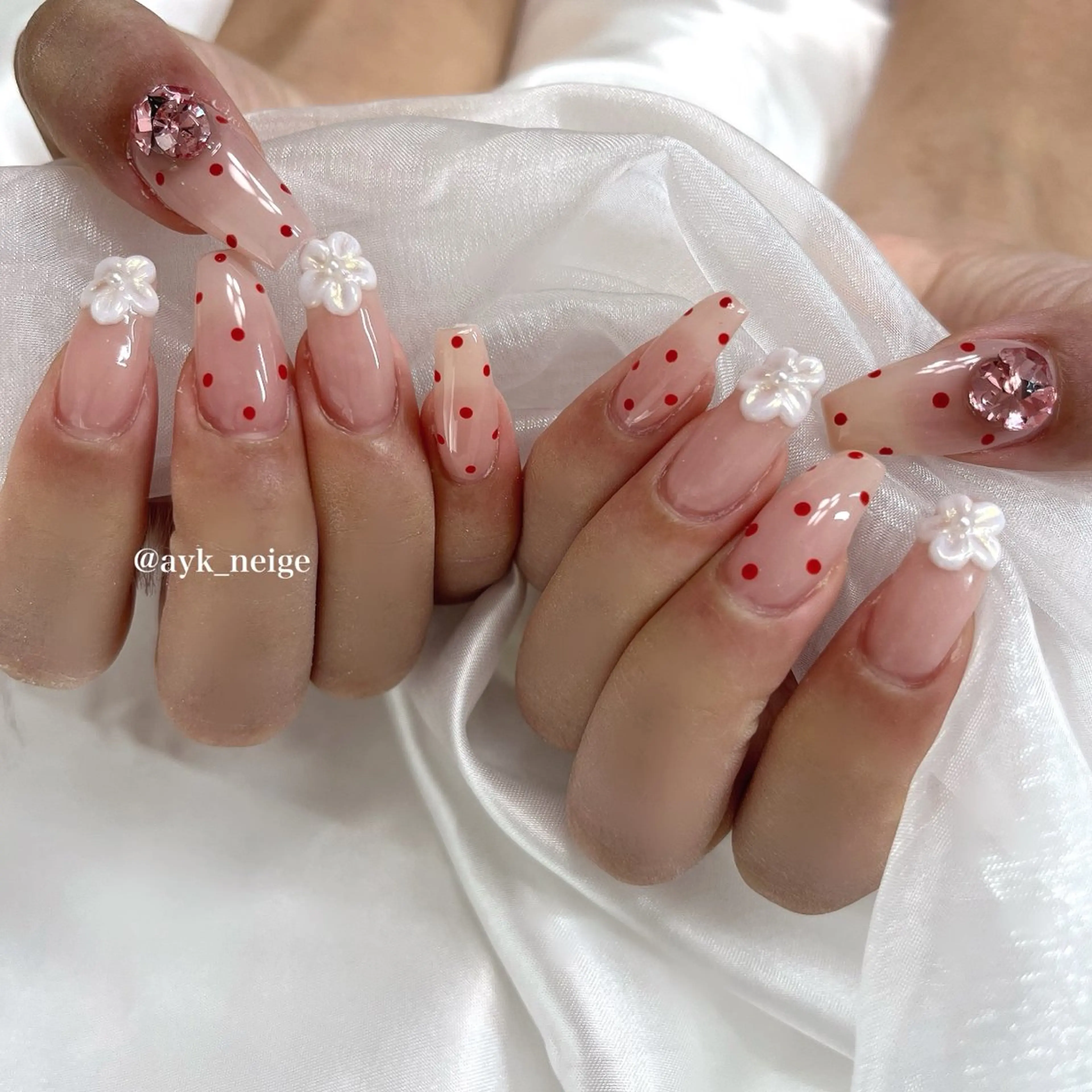 ネイル フットネイル フレンチネイル キラキラネイル 韓国ネイル マグネットネイル n'eige nail所属・大谷 綾香のネイルデザイン