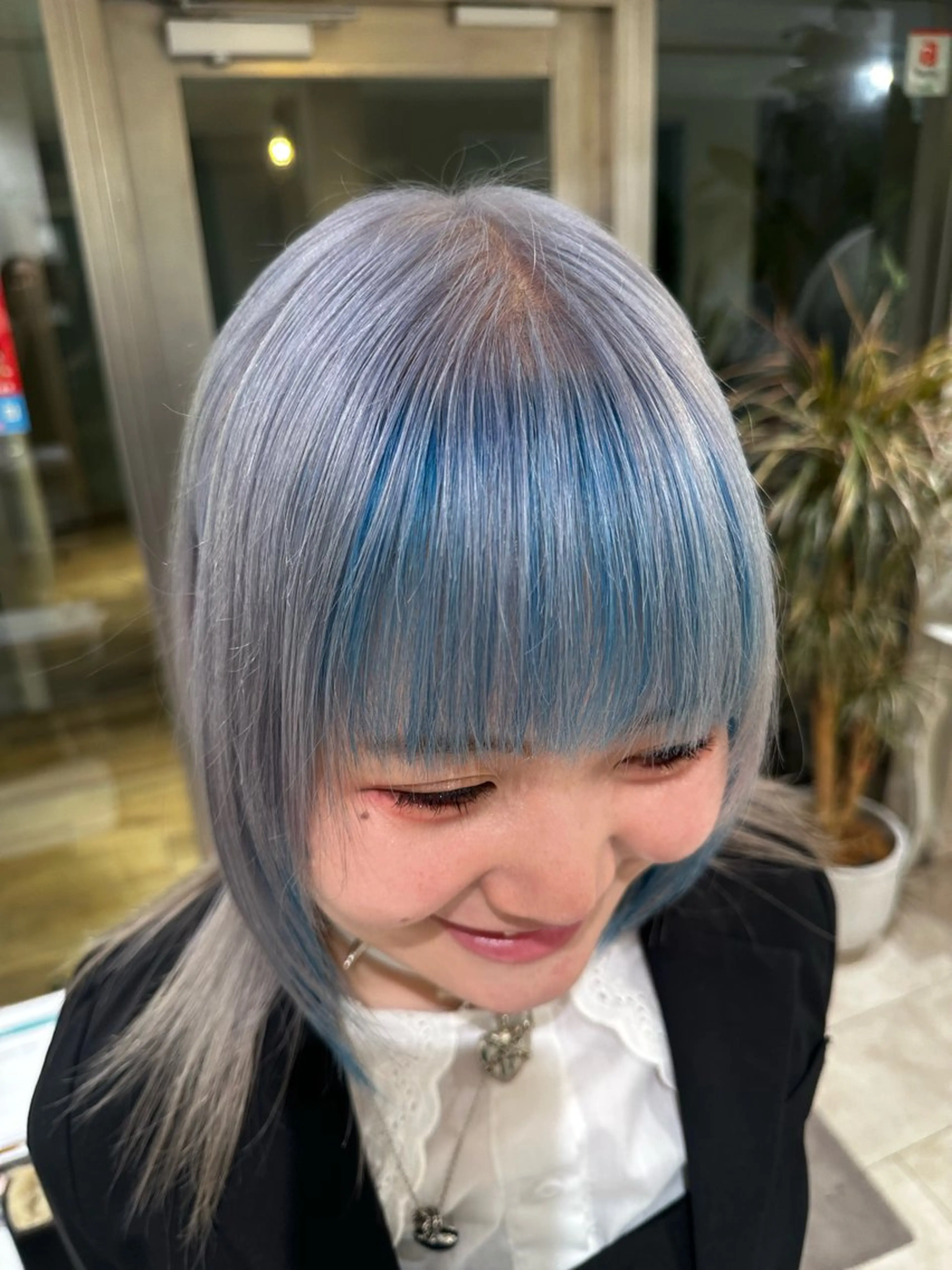 ミディアム カラー シルバー ホワイトシルバー デザインカラー🎨 下北沢 / 磯部のヘアスタイル