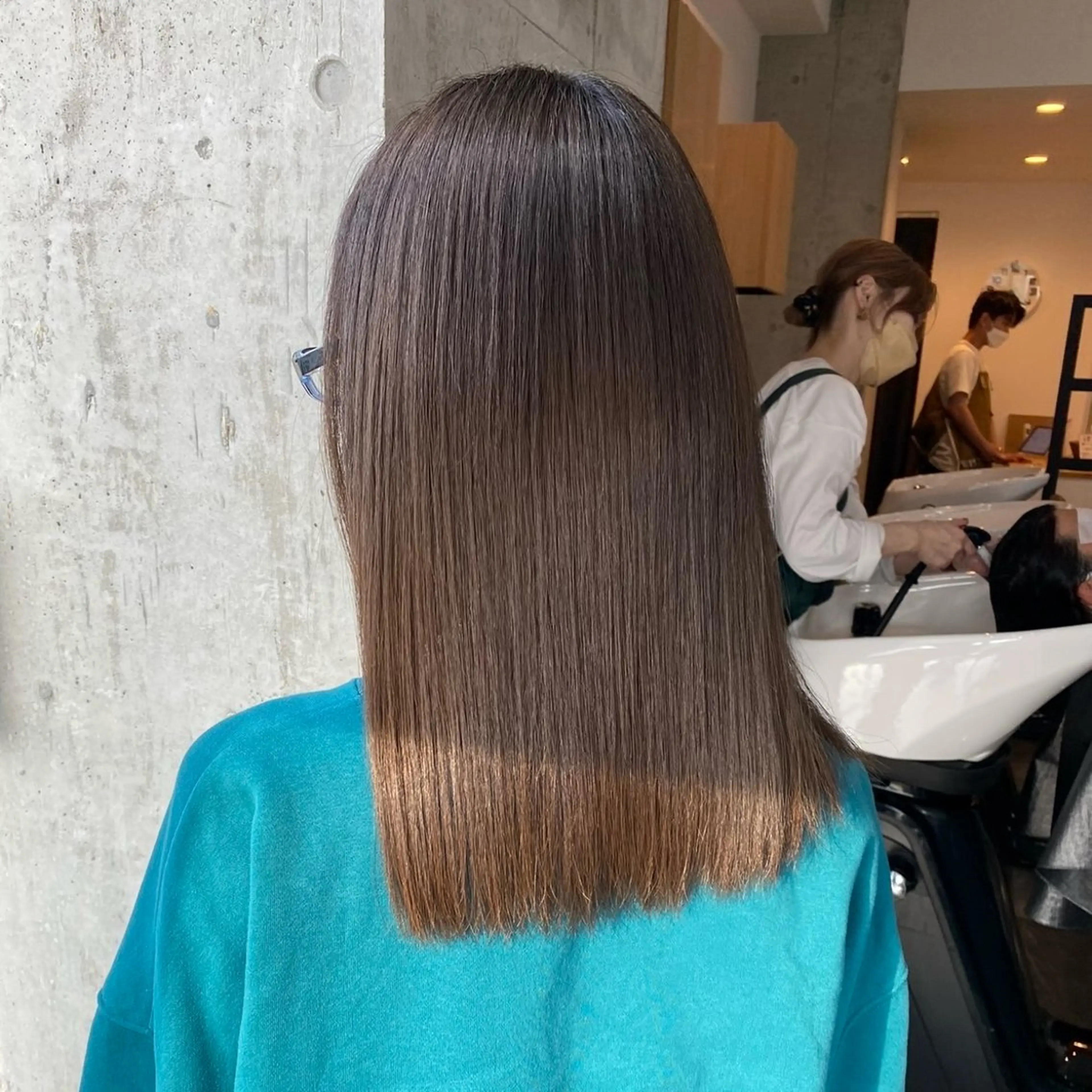セミロング カラー カット ヘアカラー トリートメント ミニモの評価100% /艶カラー/井上あいのヘアスタイル