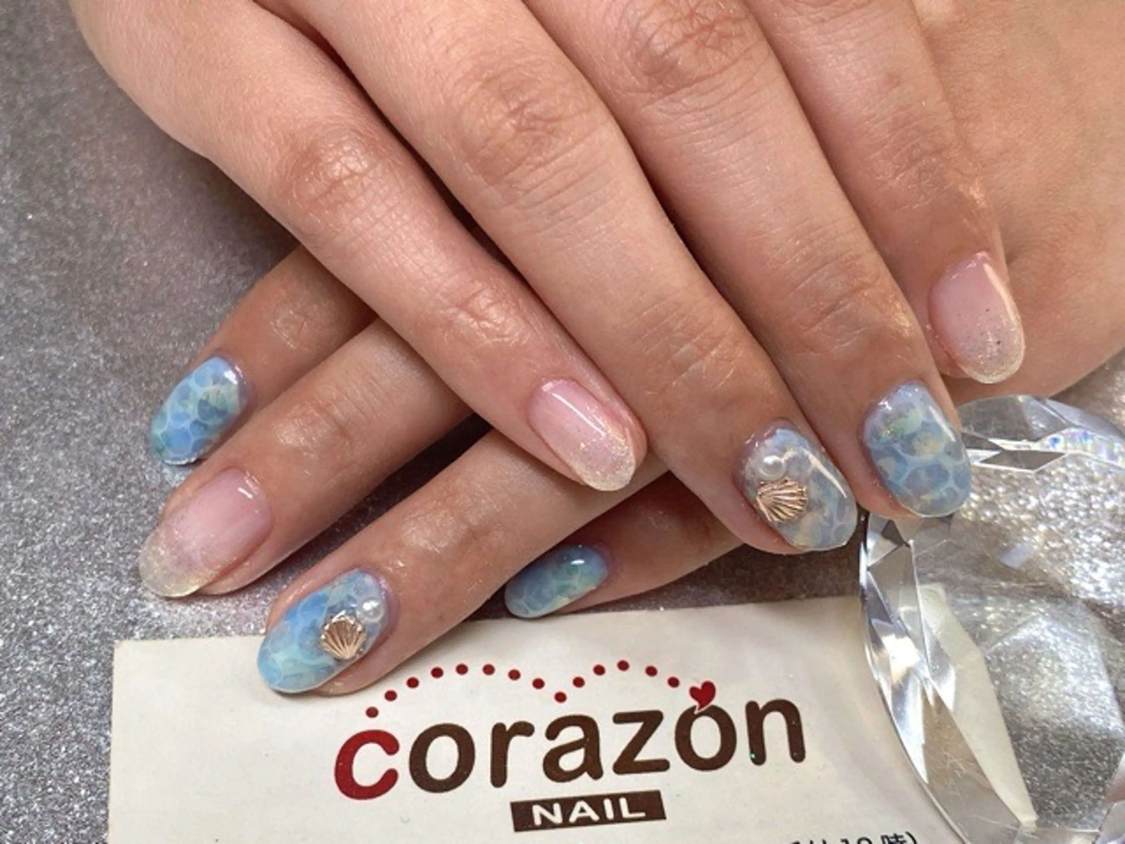ネイル アートネイル ジェルネイル グラデーション ラメ(グリッター) ラメグラデーション ハンドネイル ハンドケア corazon所属・ネイリスト aicoのネイルデザイン
