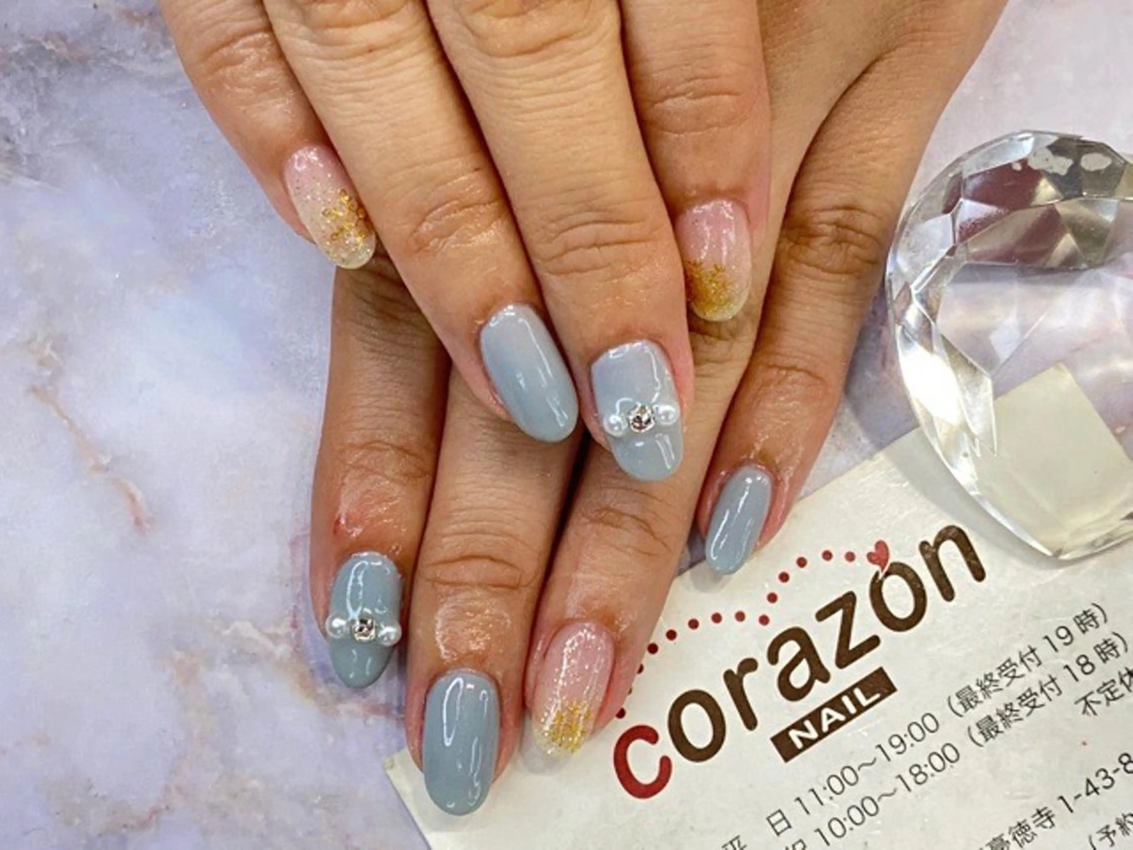 ネイル ゴールド ラメ(グリッター) 水色 冬ネイル クリスマス corazon所属・ネイリスト aicoのネイルデザイン