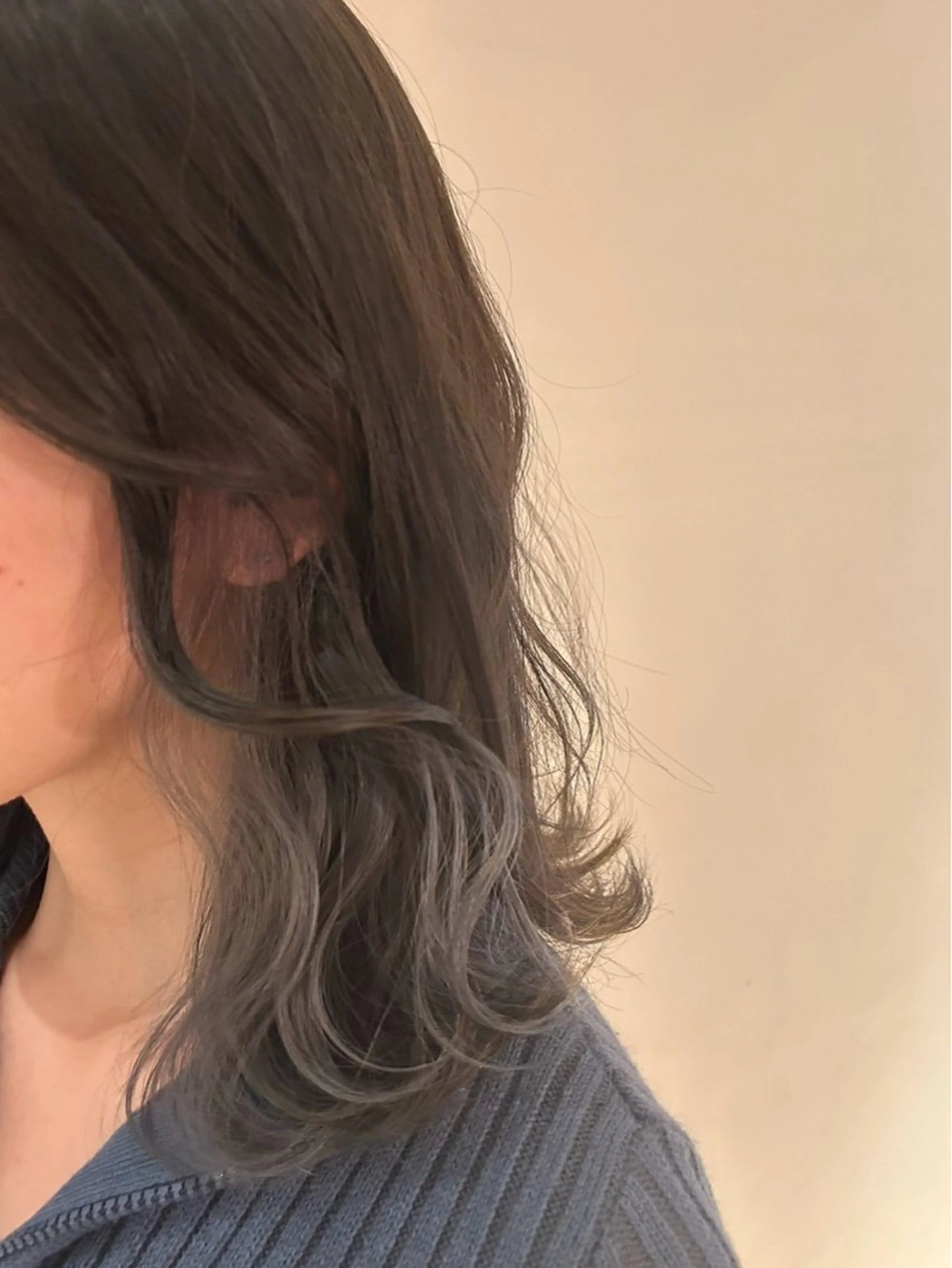 カラー グレージュ AMELY　寺田 朱里のヘアスタイル