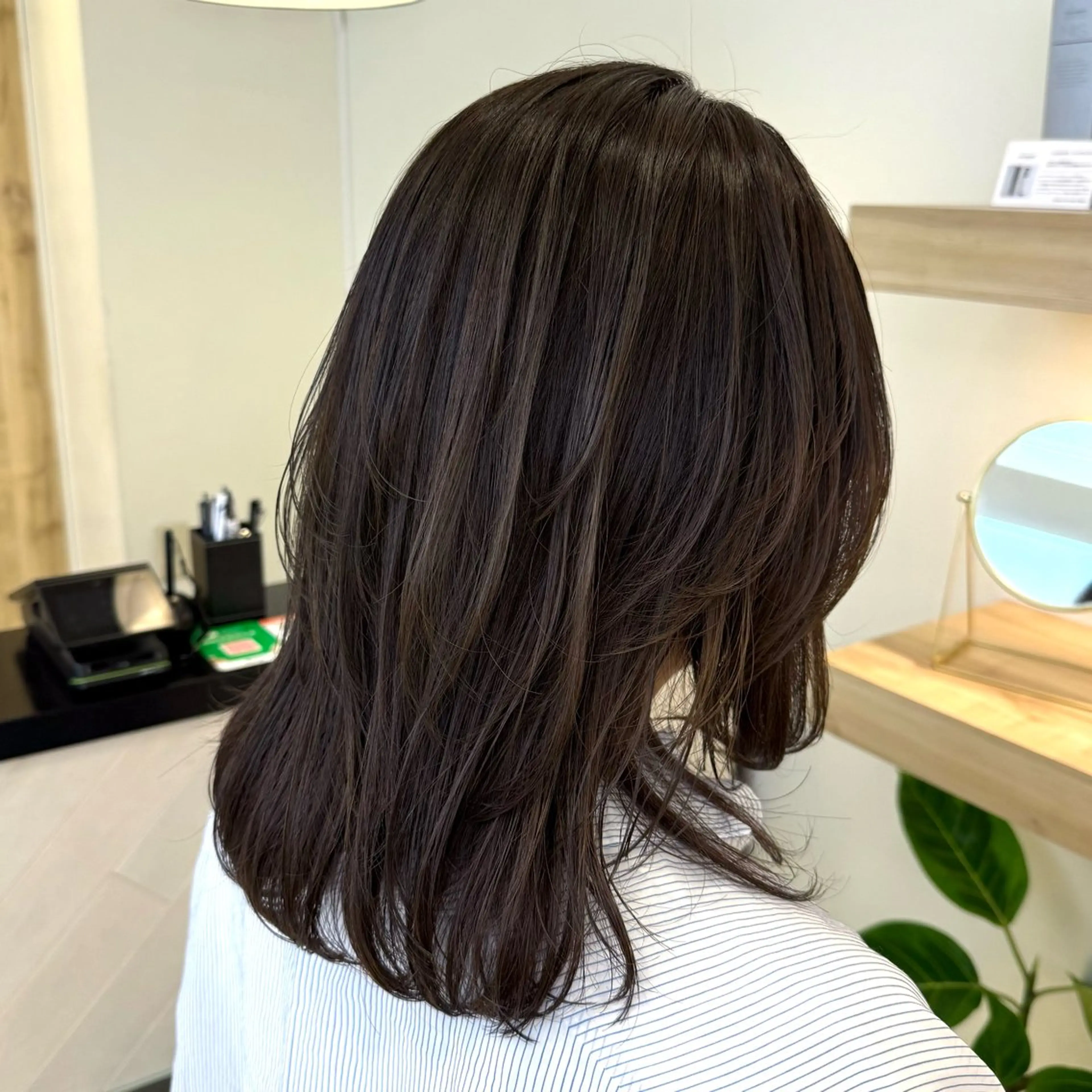 ミディアム 井木 絢香 ✂️ ミディアムカットのヘアスタイル