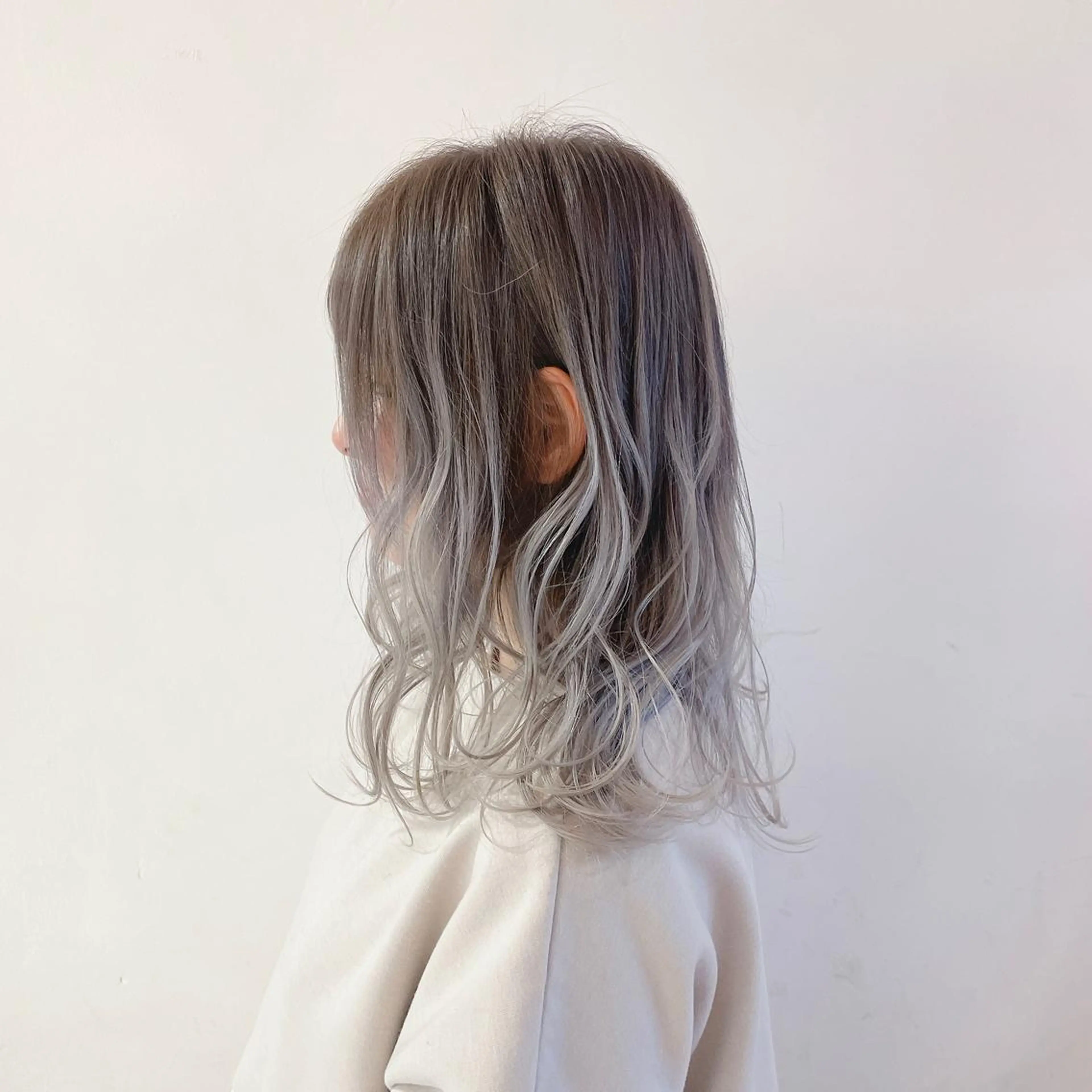 セミロング カラー バレイヤージュ ブリーチ ケアブリーチ ダークグレー ダブルカラー ヘアカラー トリートメント デザインカラー髪質 改善Lilithのその他イメージ