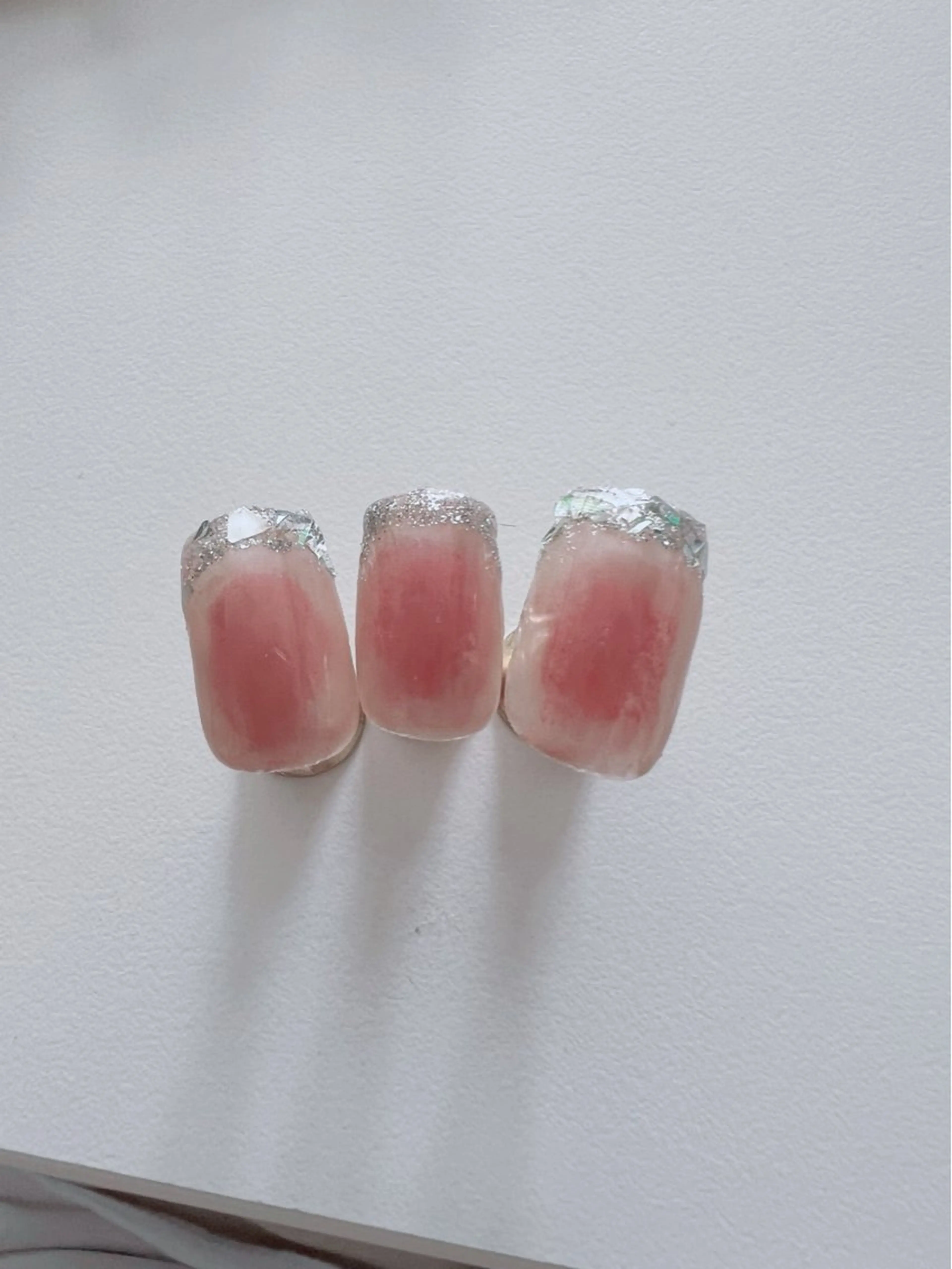 ネイル ブルー チークネイル フレンチネイル ガラスフレンチ グリーン ハンドネイル arisa💎 puchi nailのネイルデザイン