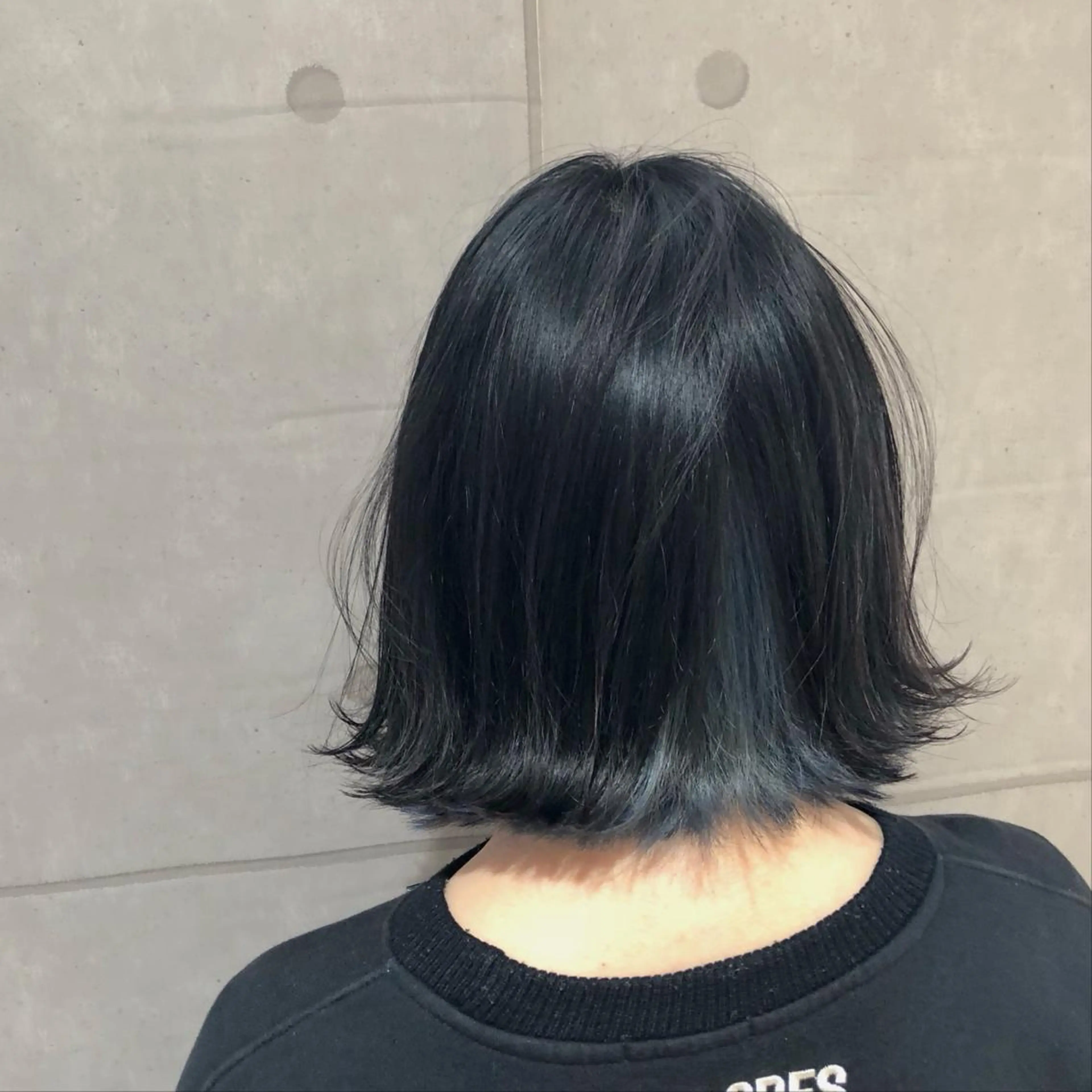 ミディアム カラー アッシュ シルバー シルバーアッシュ ヘアカラー circus by KENJE 町田店のヘアスタイル