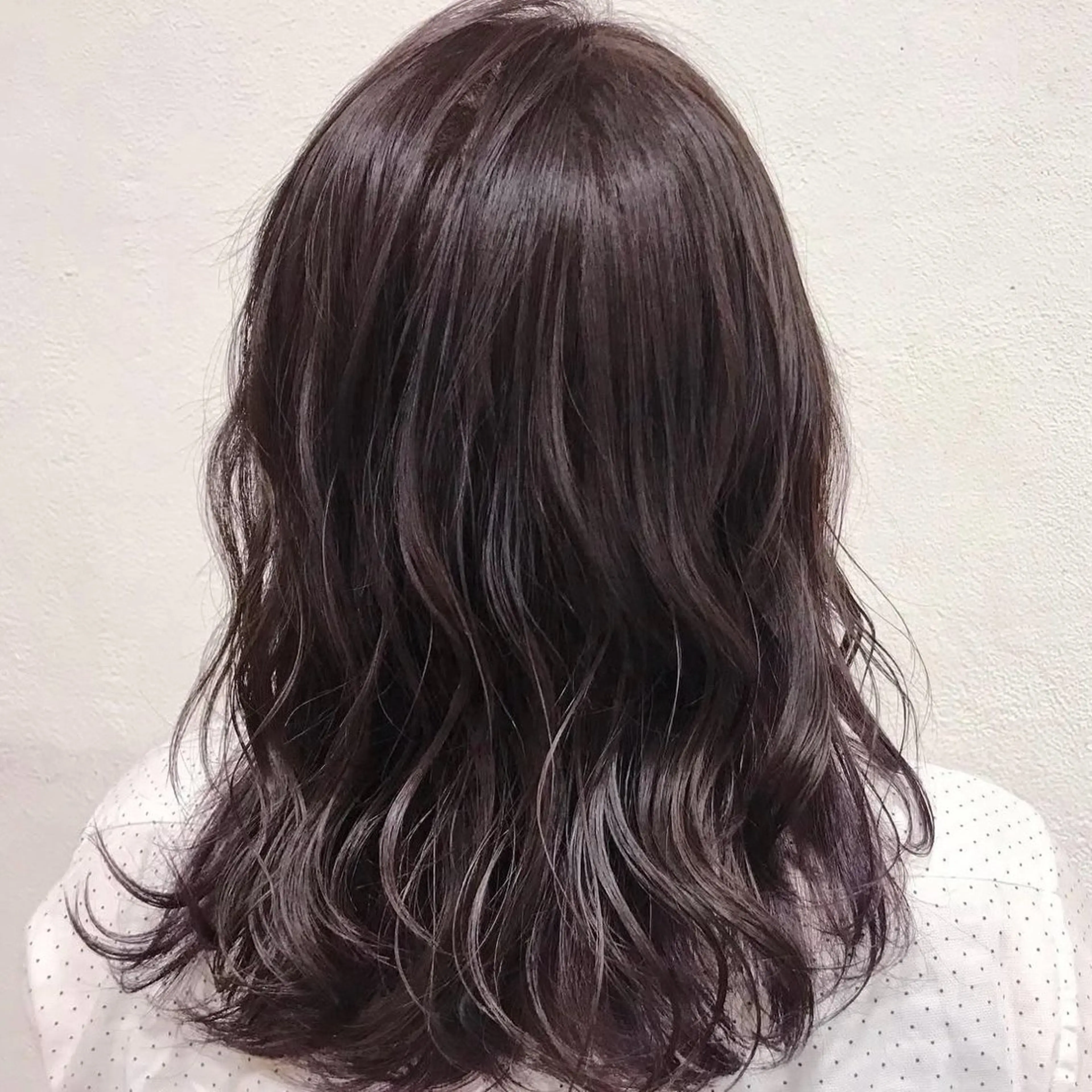 ミディアム 上田 葵梨のヘアスタイル