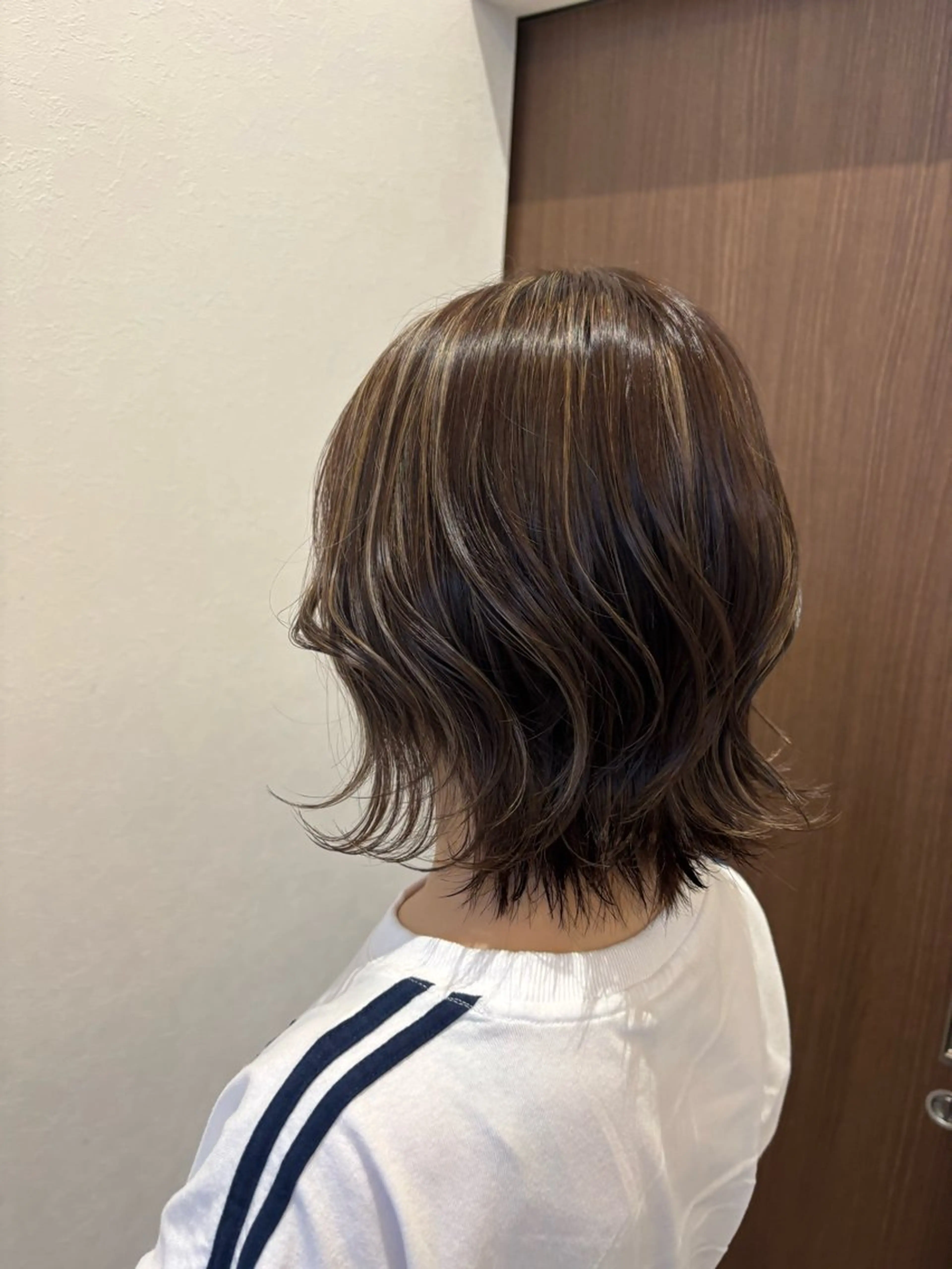 カラー グレージュ ハイライトカラー 古賀 円のヘアスタイル