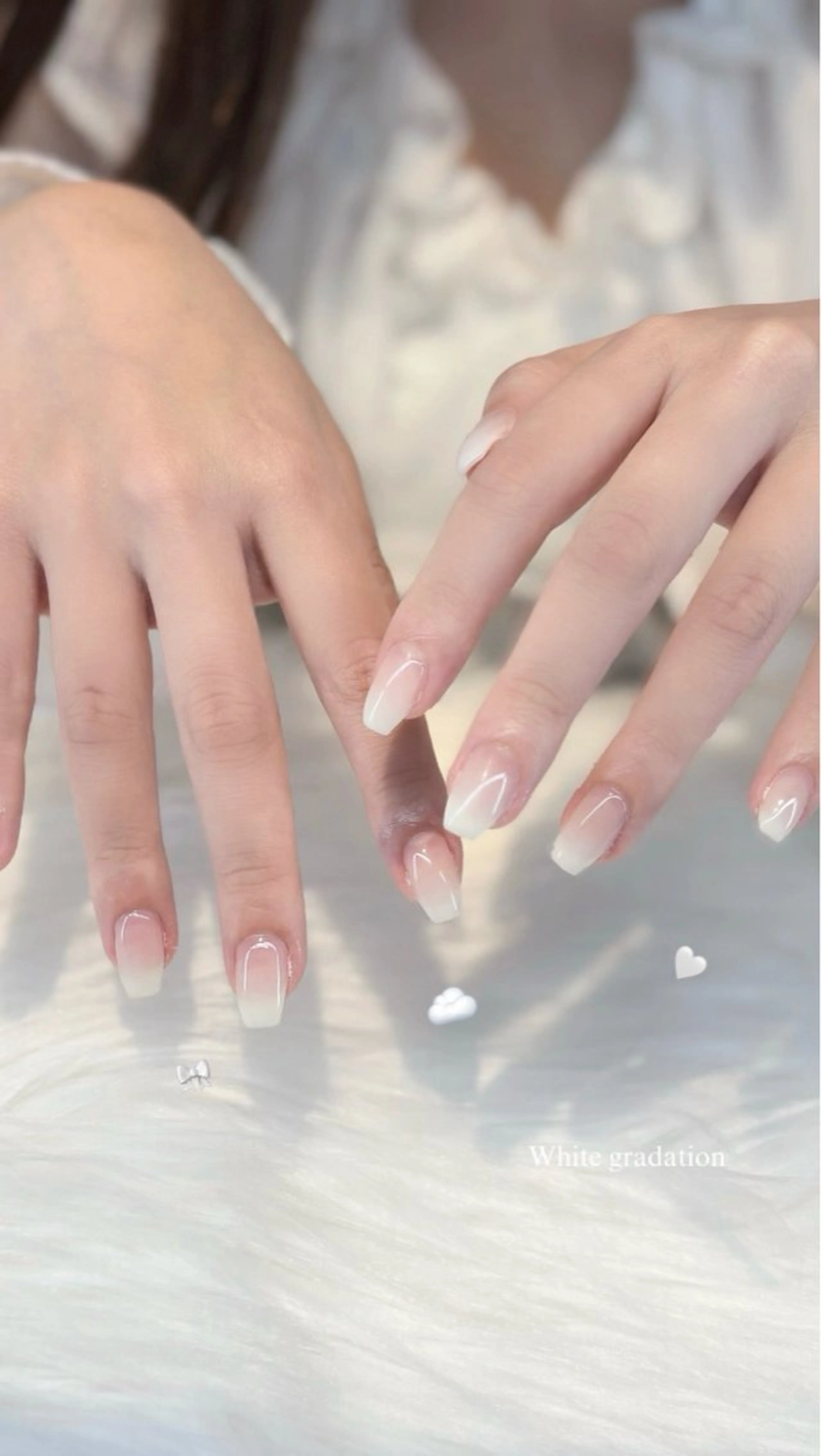 ネイル グラデーション ホワイト ハンドネイル Keli Nail 難波のネイルデザイン