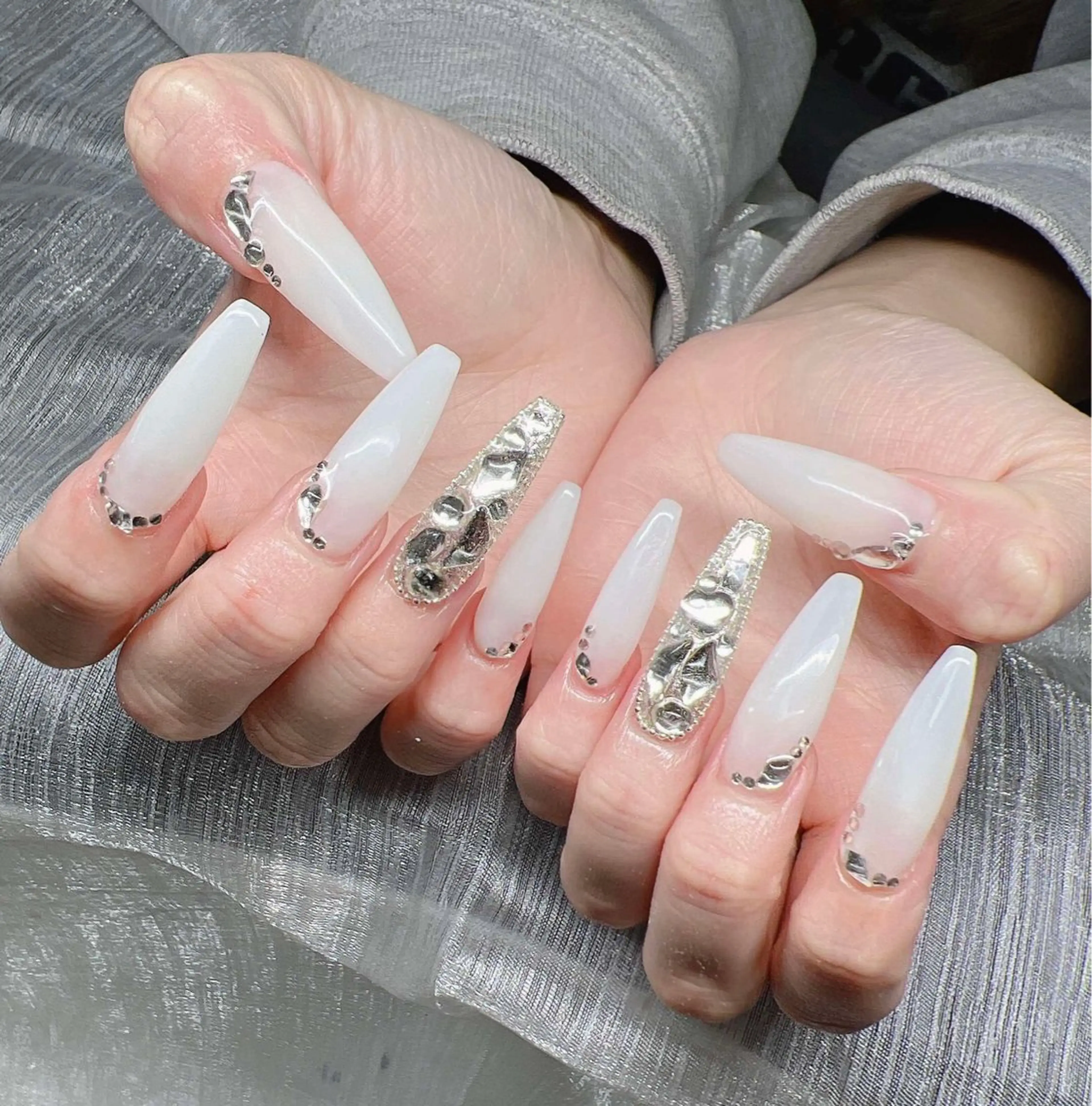 ネイル 長さ出し グラデーション キラキラネイル マグネットネイル ニュアンスネイル ハンドネイル Lee Ainのネイルデザイン