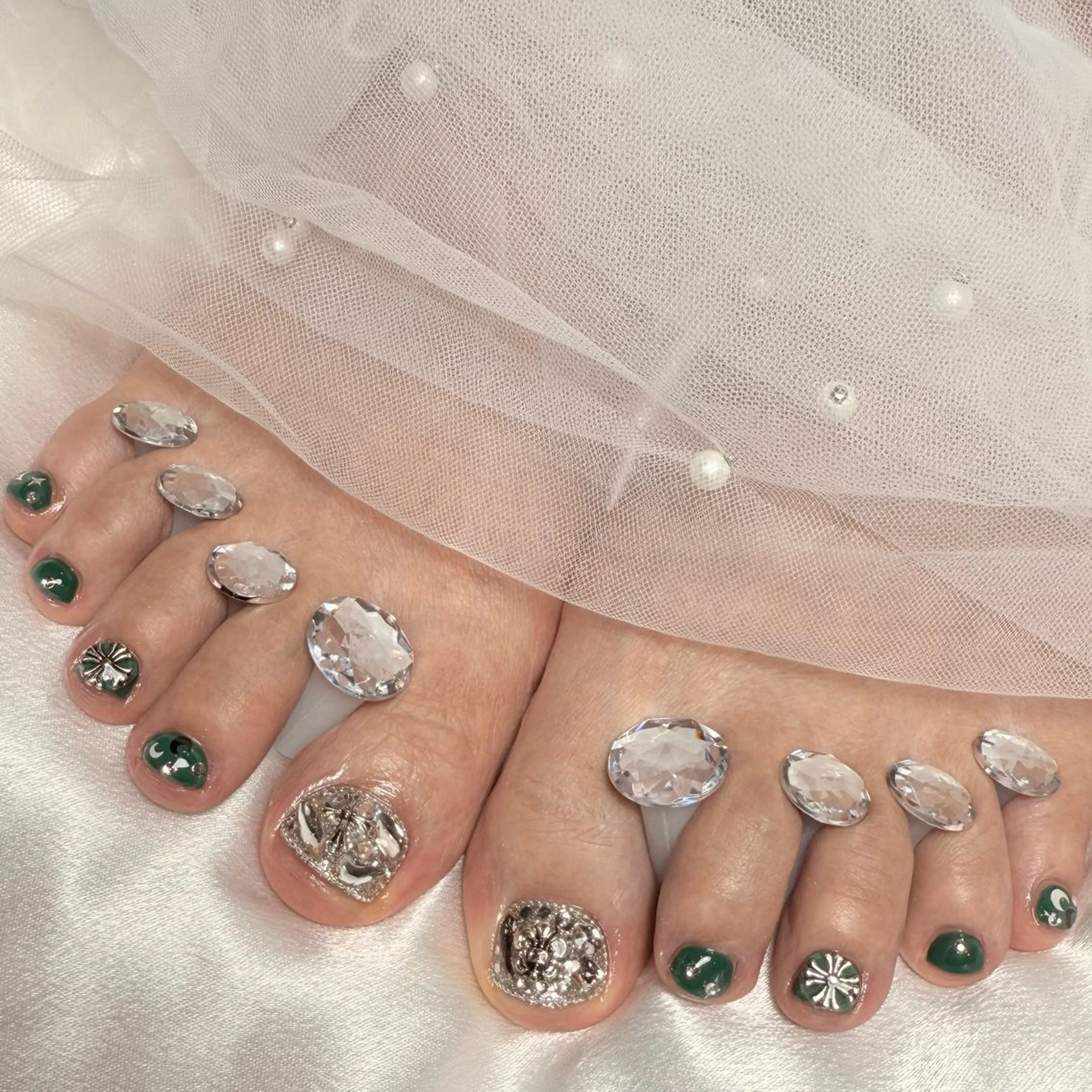 ネイル アートネイル フットネイル ジェルネイル ゴージャス グリーン フットネイル LAMB所属・🌹Belle Nail🌹のネイルデザイン