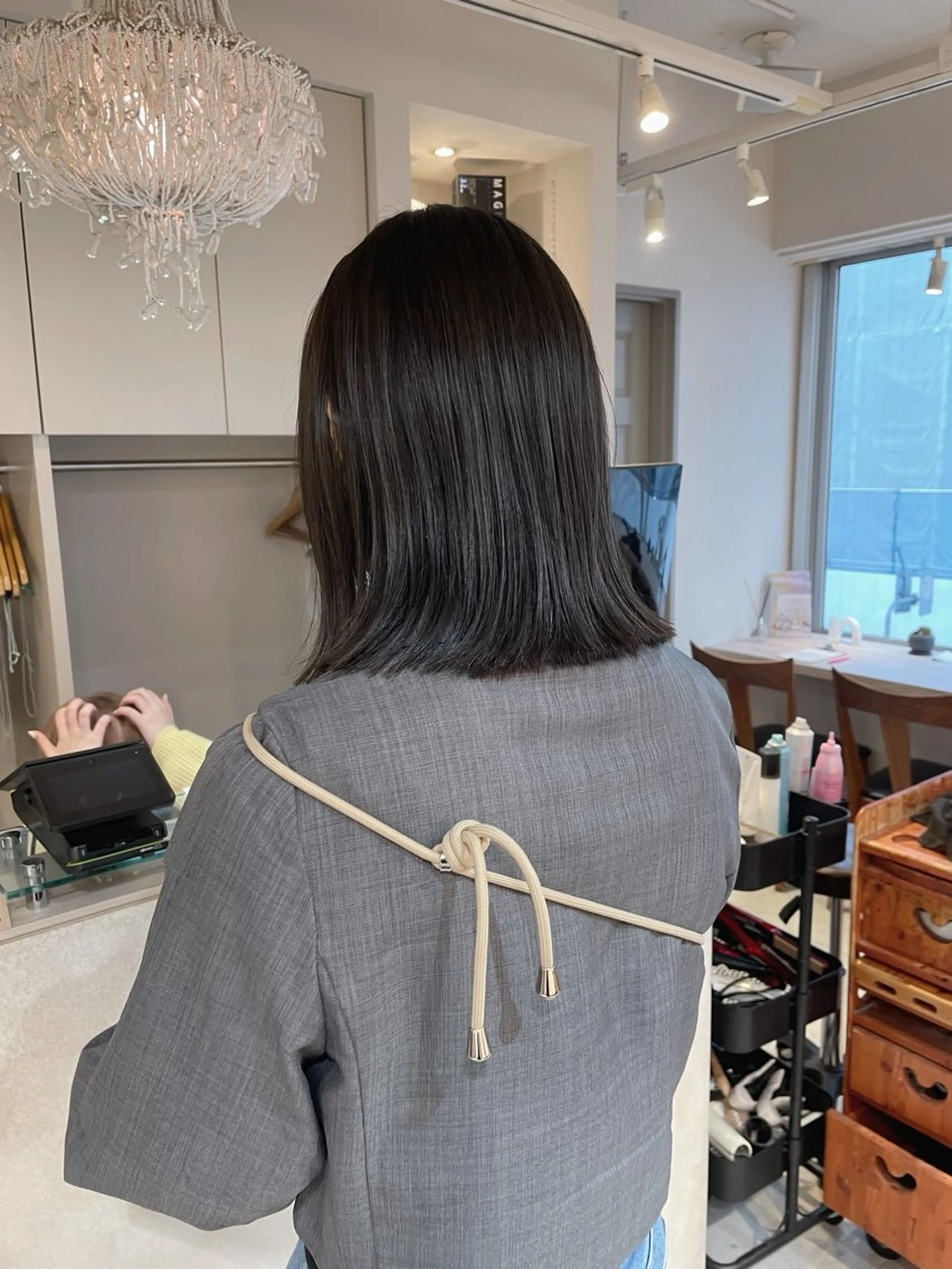 ミディアム カラー 黒髪 透明感カラー グレーブラック 切りっぱなしロブ カット ヘアカラー トリートメント 切りっぱなしボブ ソノキユウカのヘアスタイル