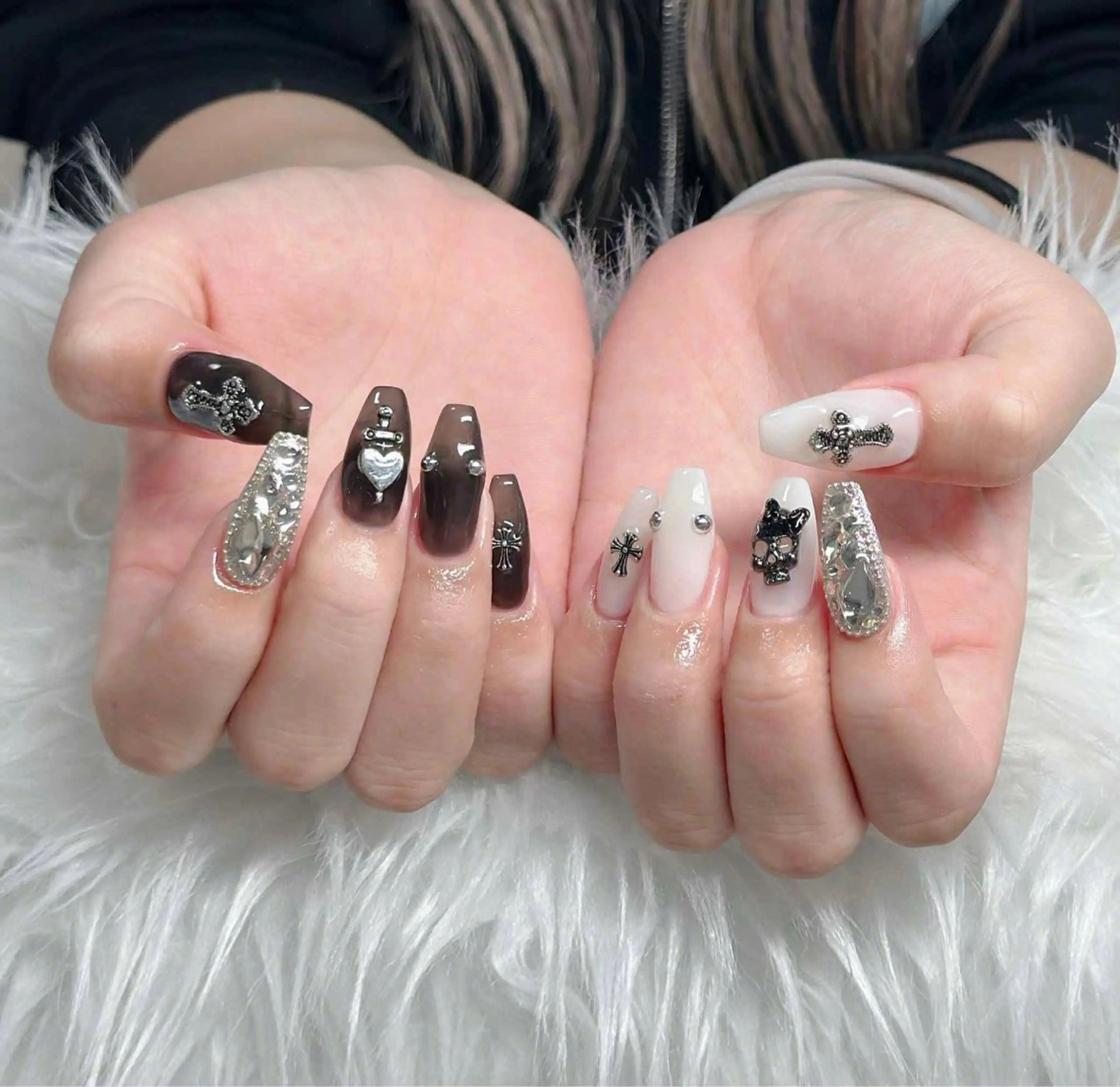 ネイル フレンチネイル ジェルネイル ガラスフレンチ ハロウィン ハート ハンドネイル H.baby Nail Salonのネイルデザイン