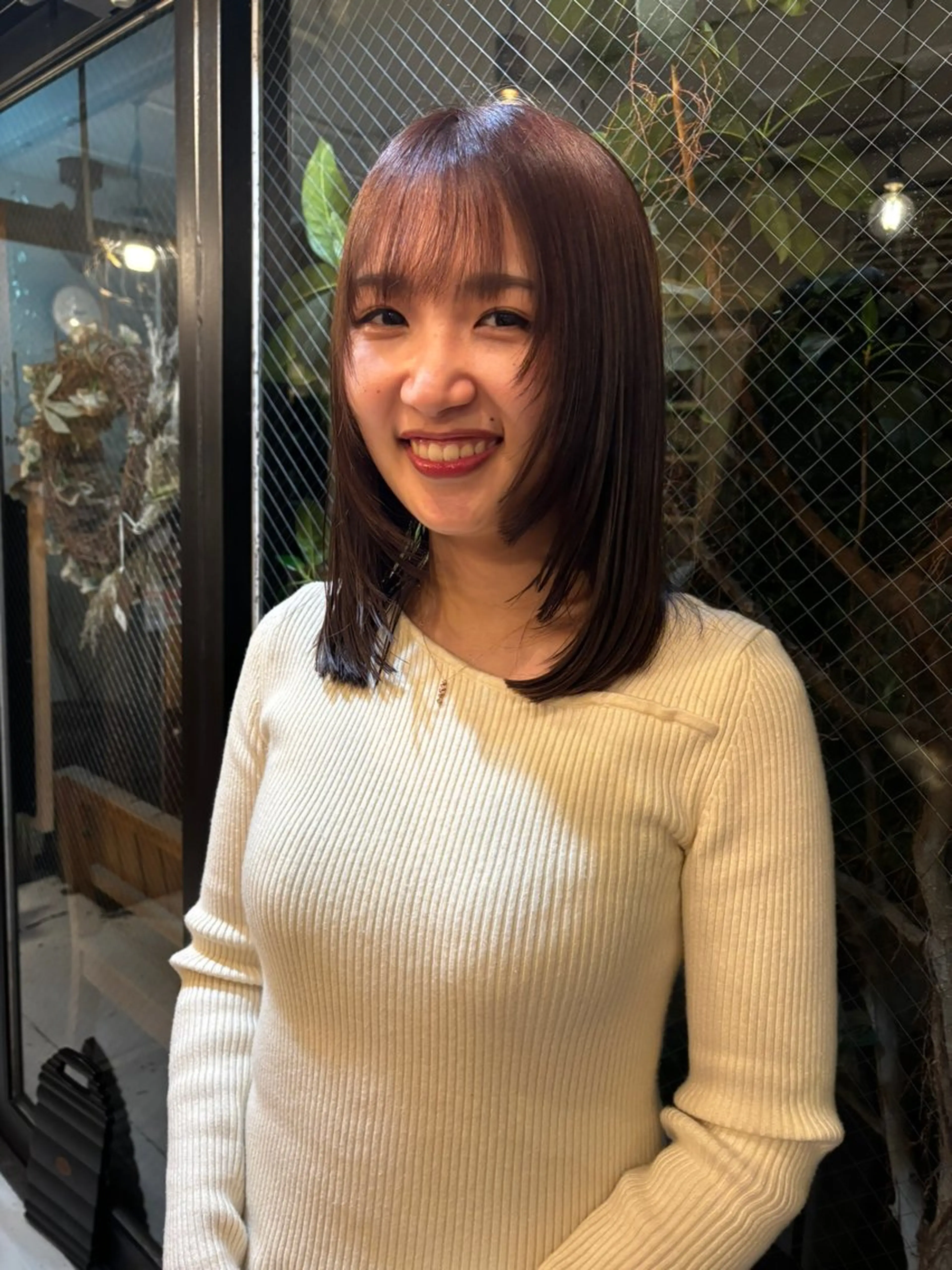 ミディアム レイヤーカット ducca所属・ナガト カオリのヘアスタイル