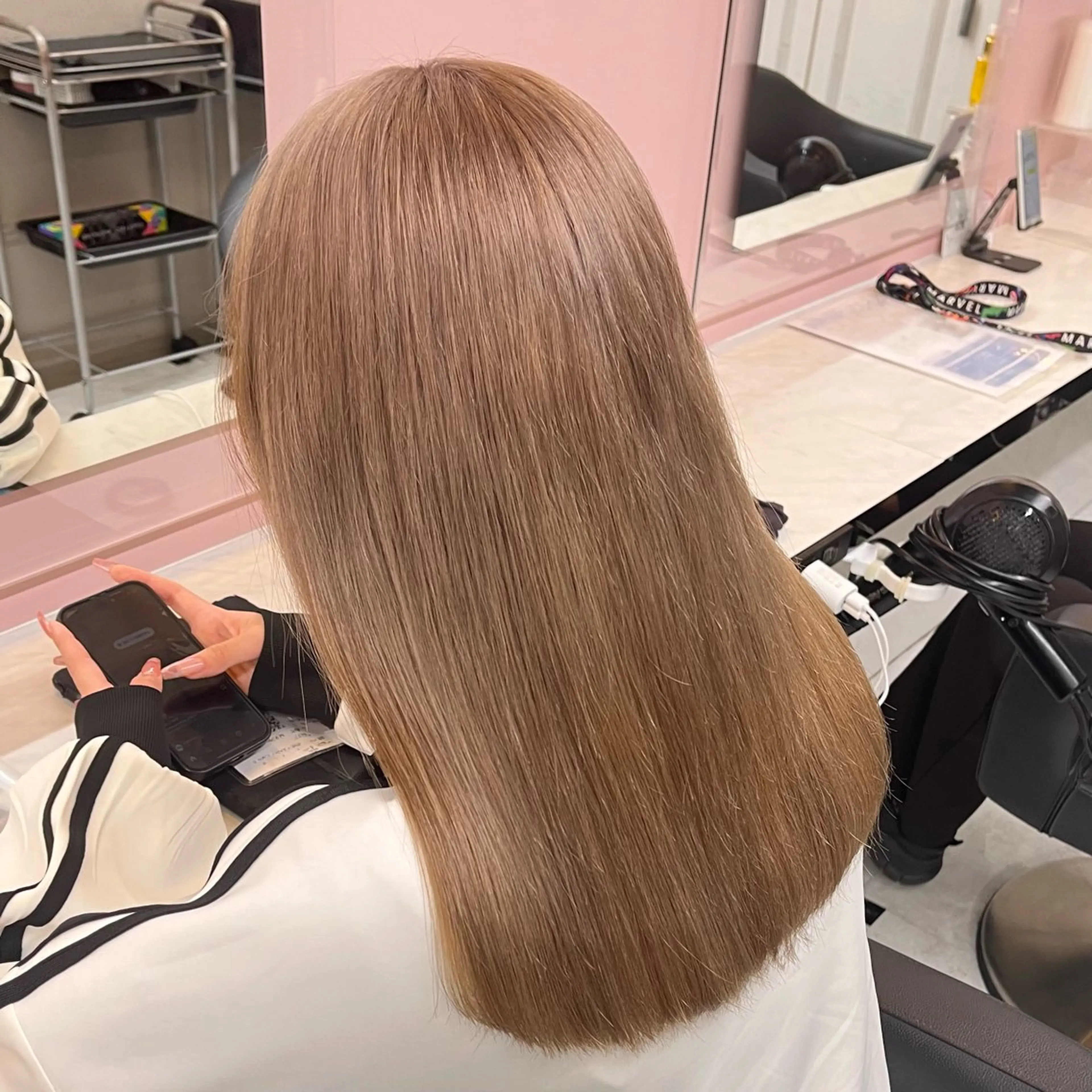 セミロング カラー ヘアアレンジ ヘアカラー トリートメント 🍒透明感カラー🌨 🥕ハイトーンカラーのヘアスタイル