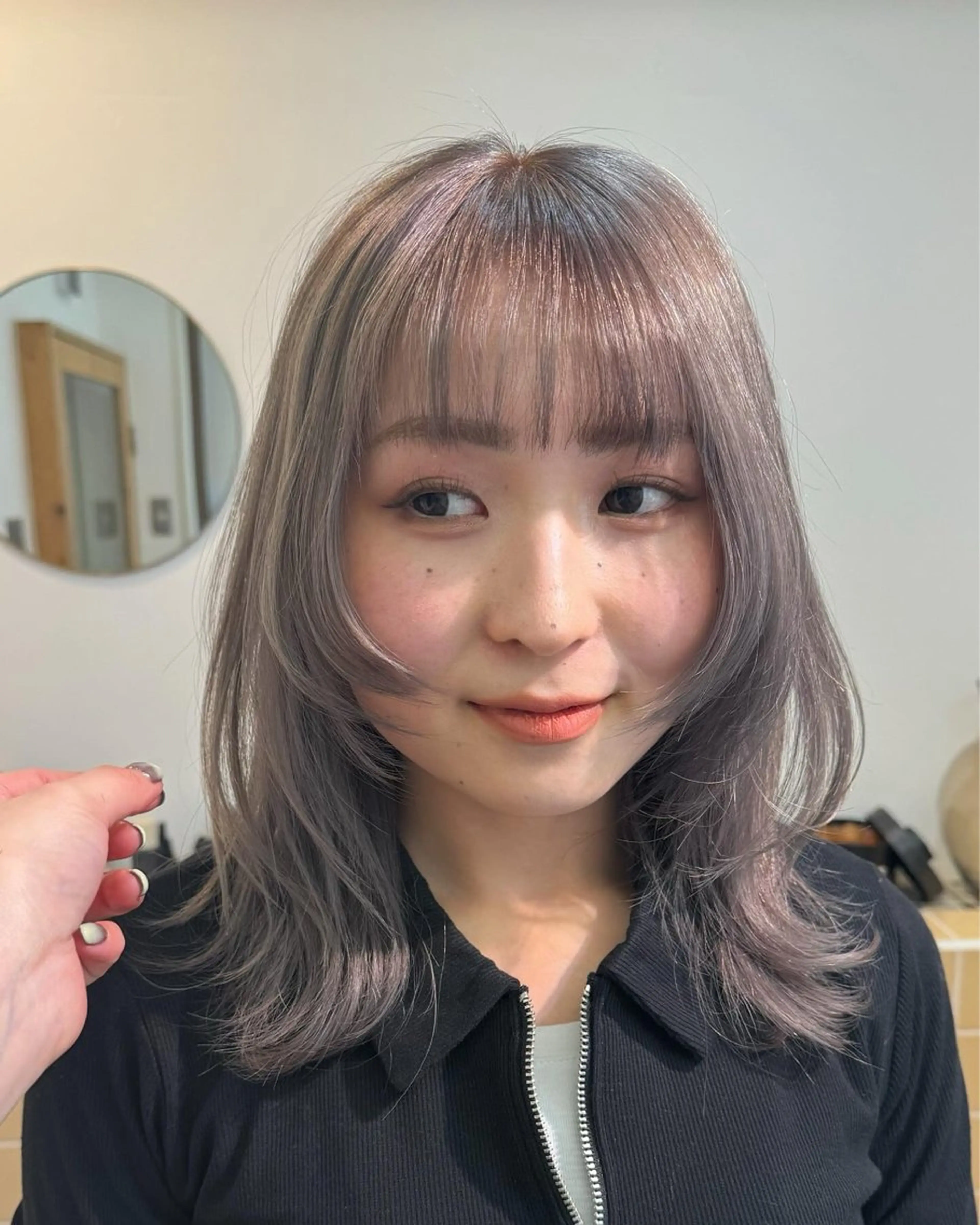 ミディアム カラー ブリーチ グレージュ Seeknext // Rukaのヘアスタイル