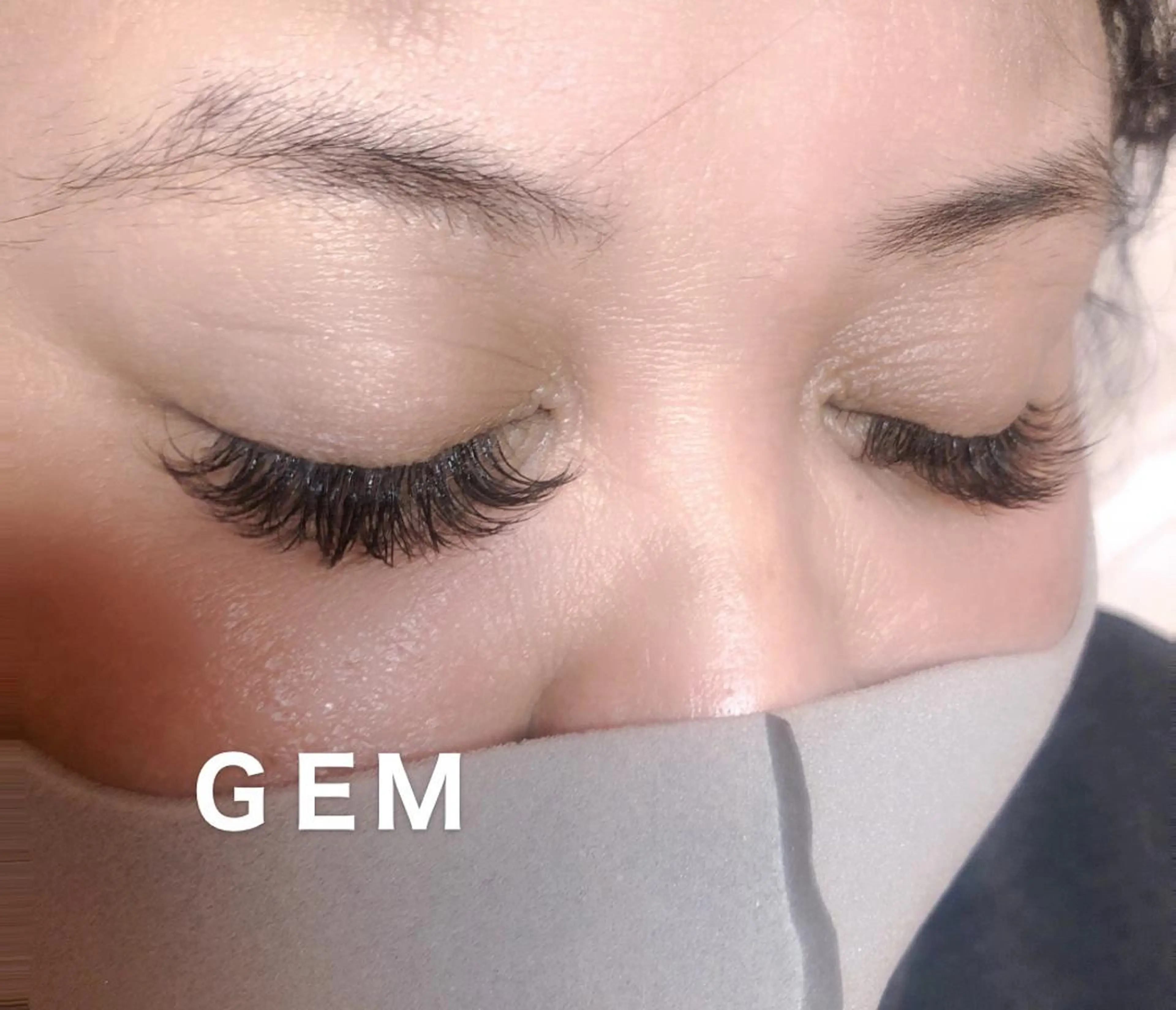 マツエク・マツパ ボリュームラッシュ GEM  the beautyのマツエク・マツパデザイン