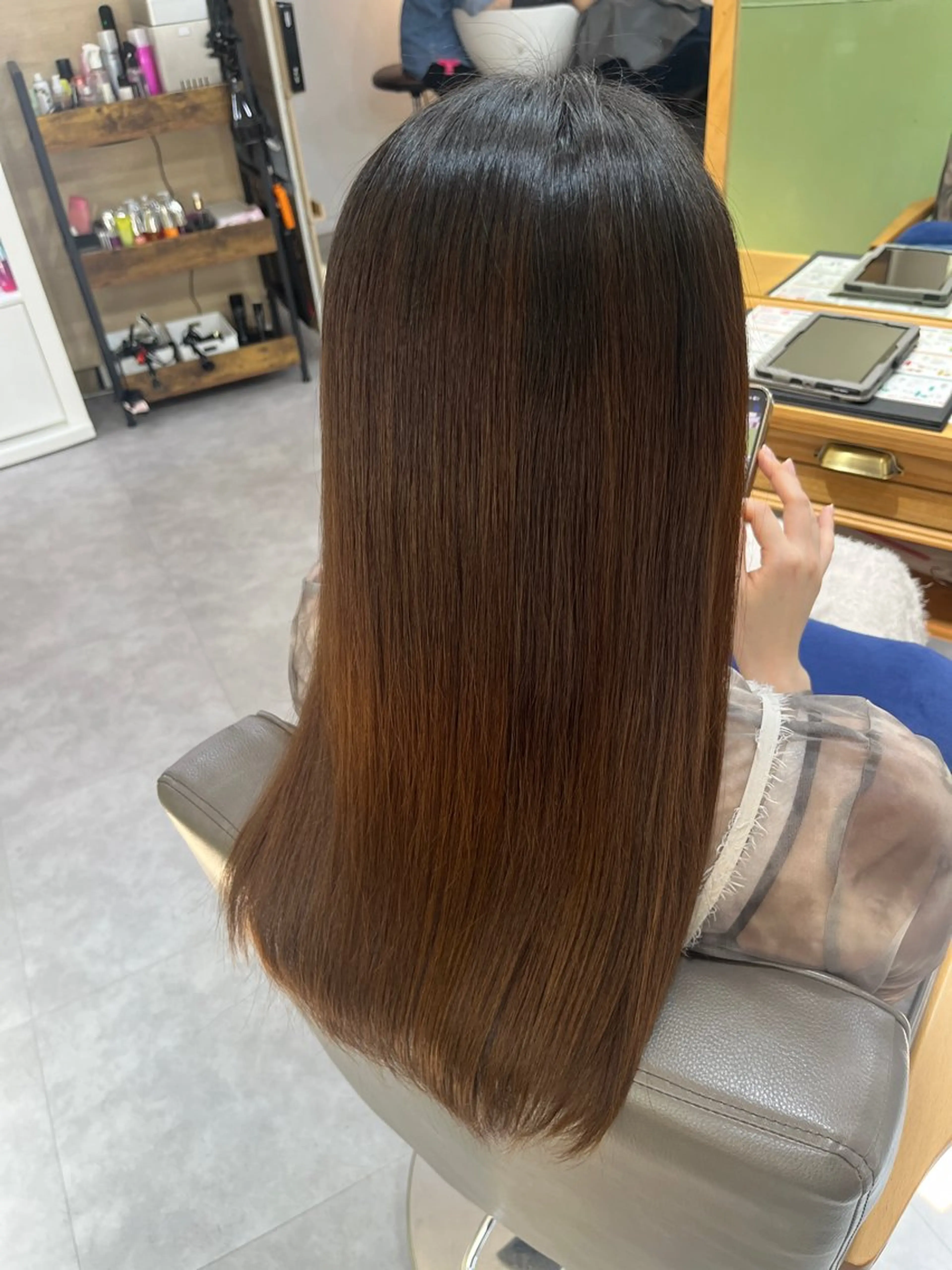 セミロング 三品 早妃のヘアスタイル