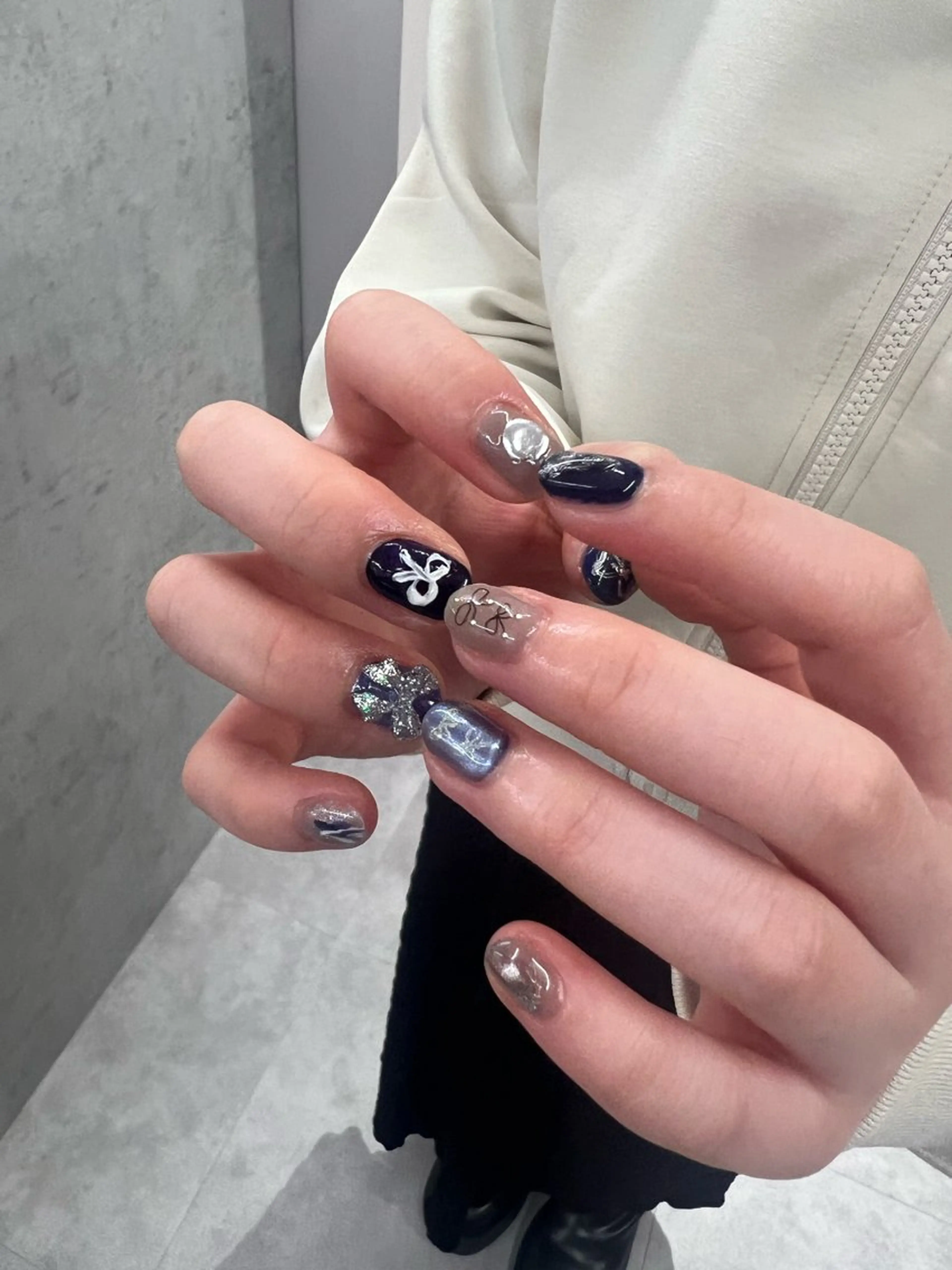 ネイル リボン シルバー ハンドネイル ハンドケア Bana_ Nailのネイルデザイン