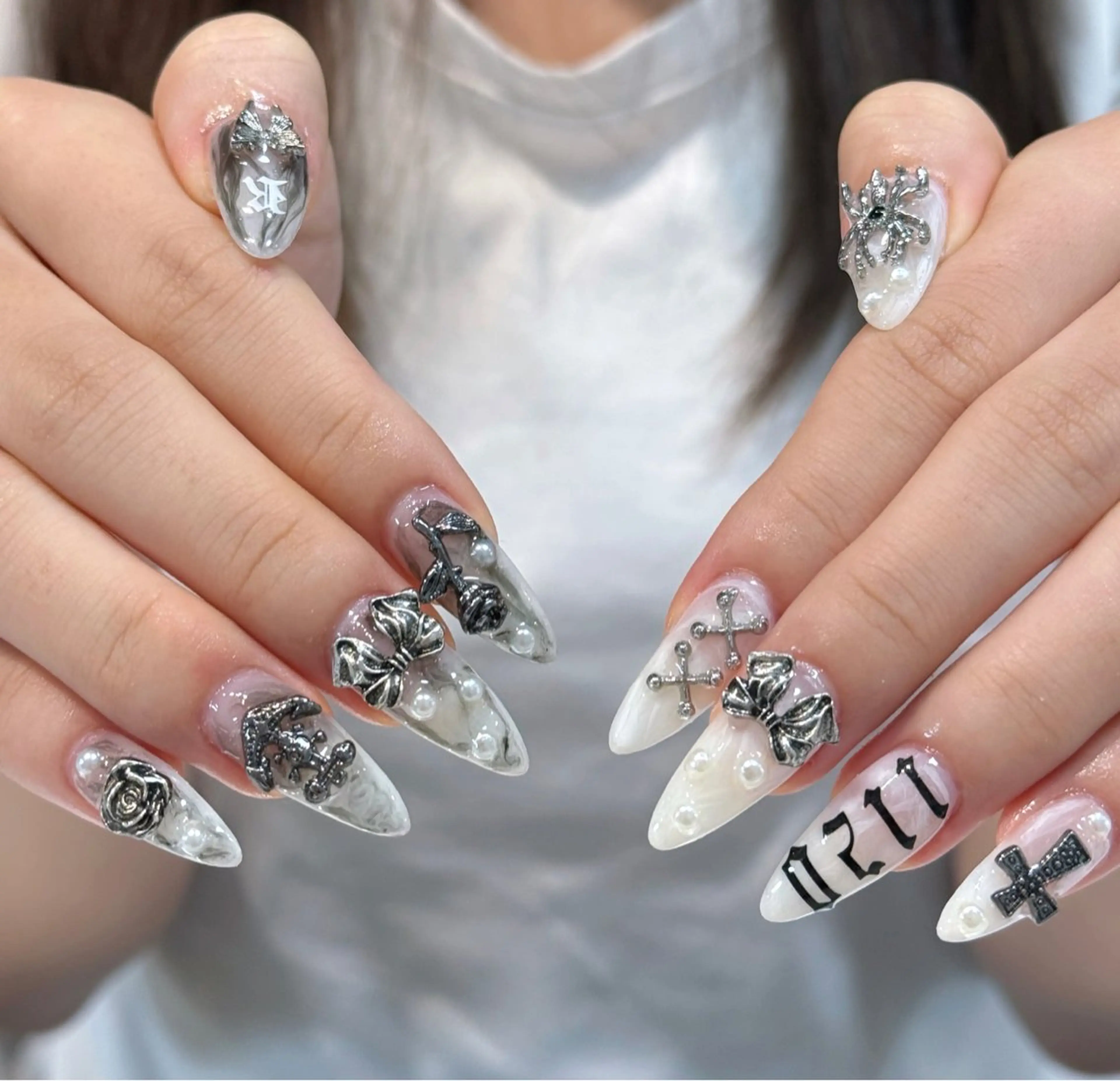 ネイル フレンチネイル ジェルネイル キラキラネイル 韓国ネイル マグネットネイル ハンドネイル Julli nail studio所属・Julli NailStudioのネイルデザイン
