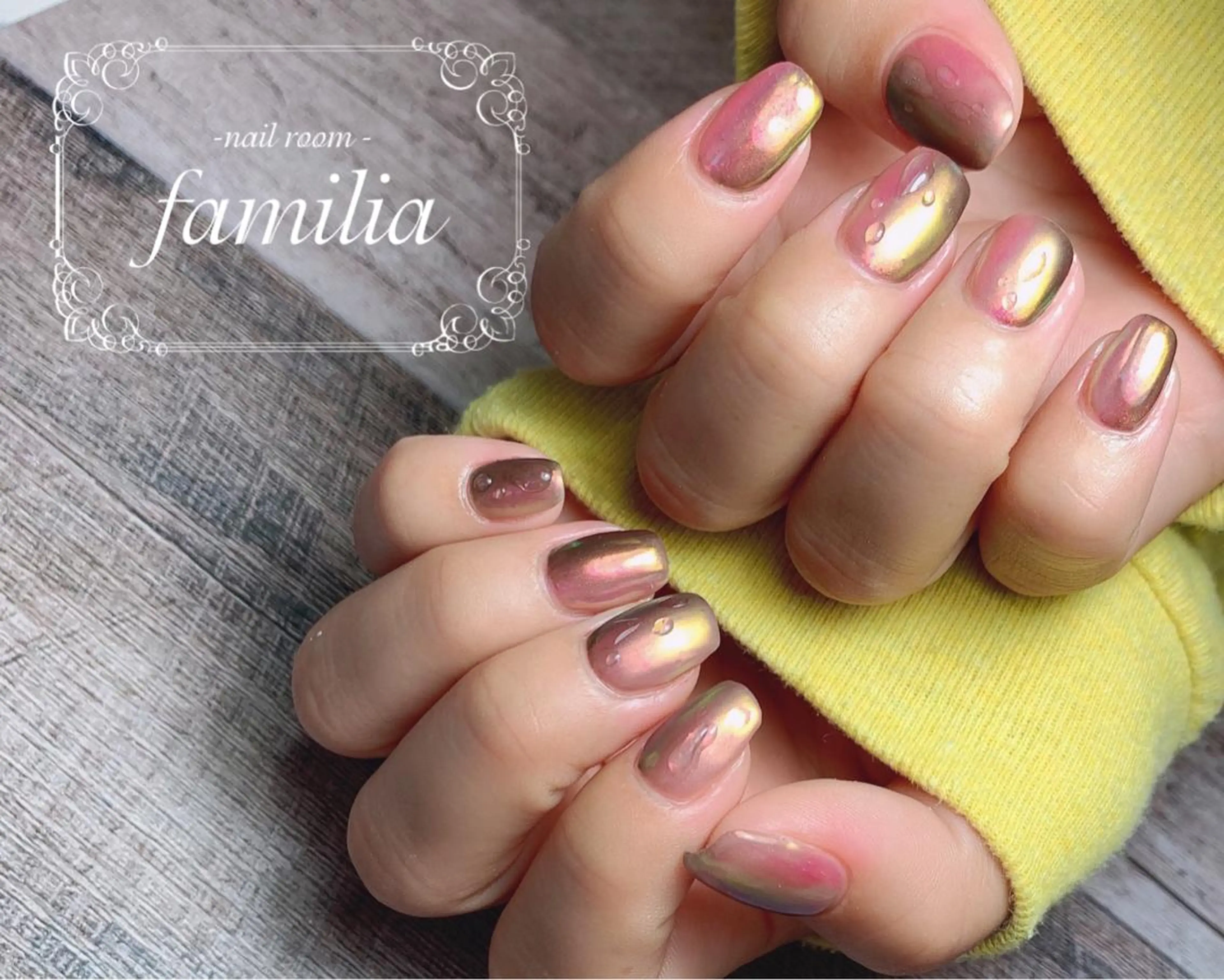 ネイル オーロラネイル グラデーション ハンドネイル -nailroom- familiaのネイルデザイン