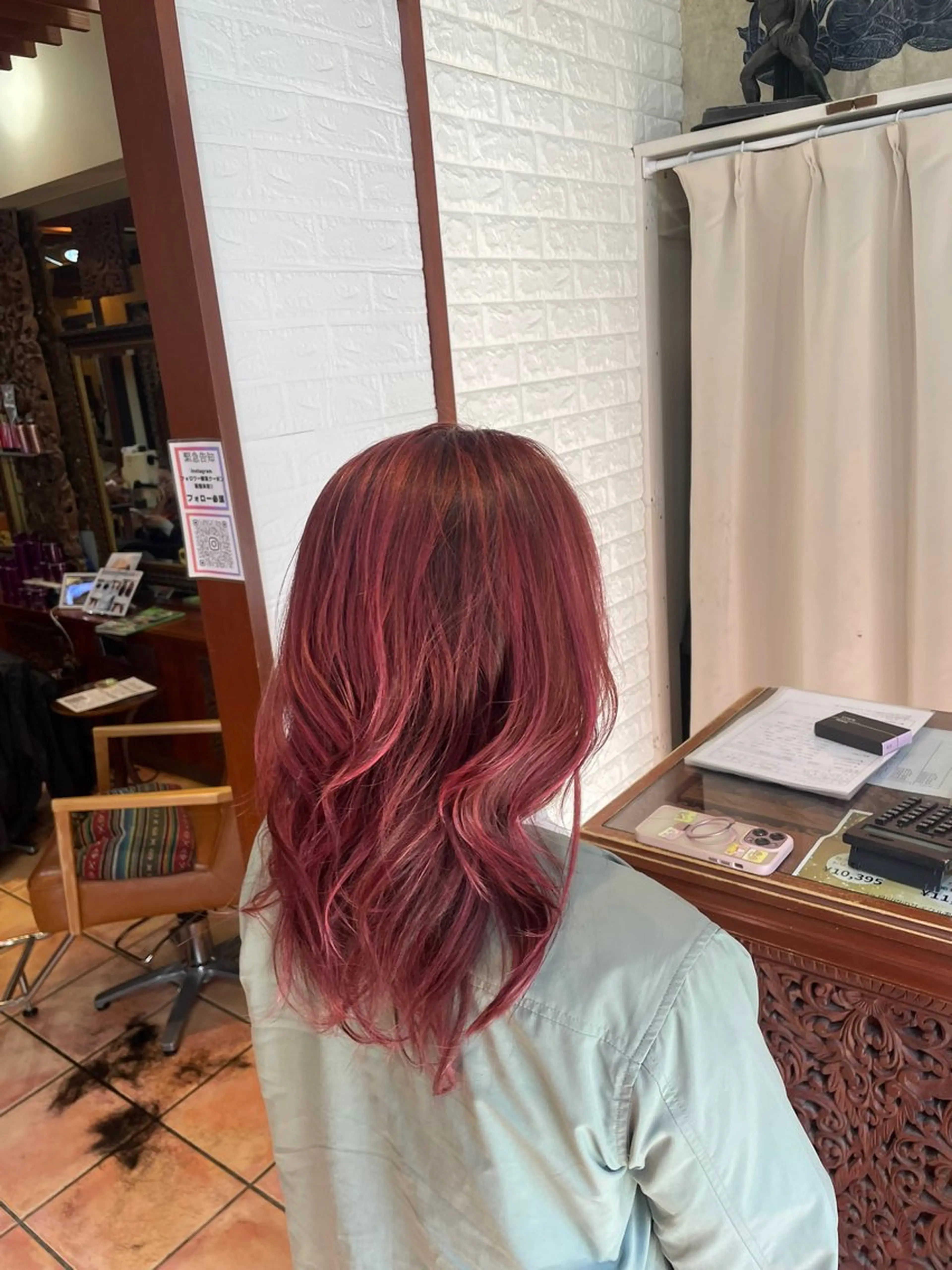 ロング ヘアカラー 白鳥 悠斗のヘアスタイル