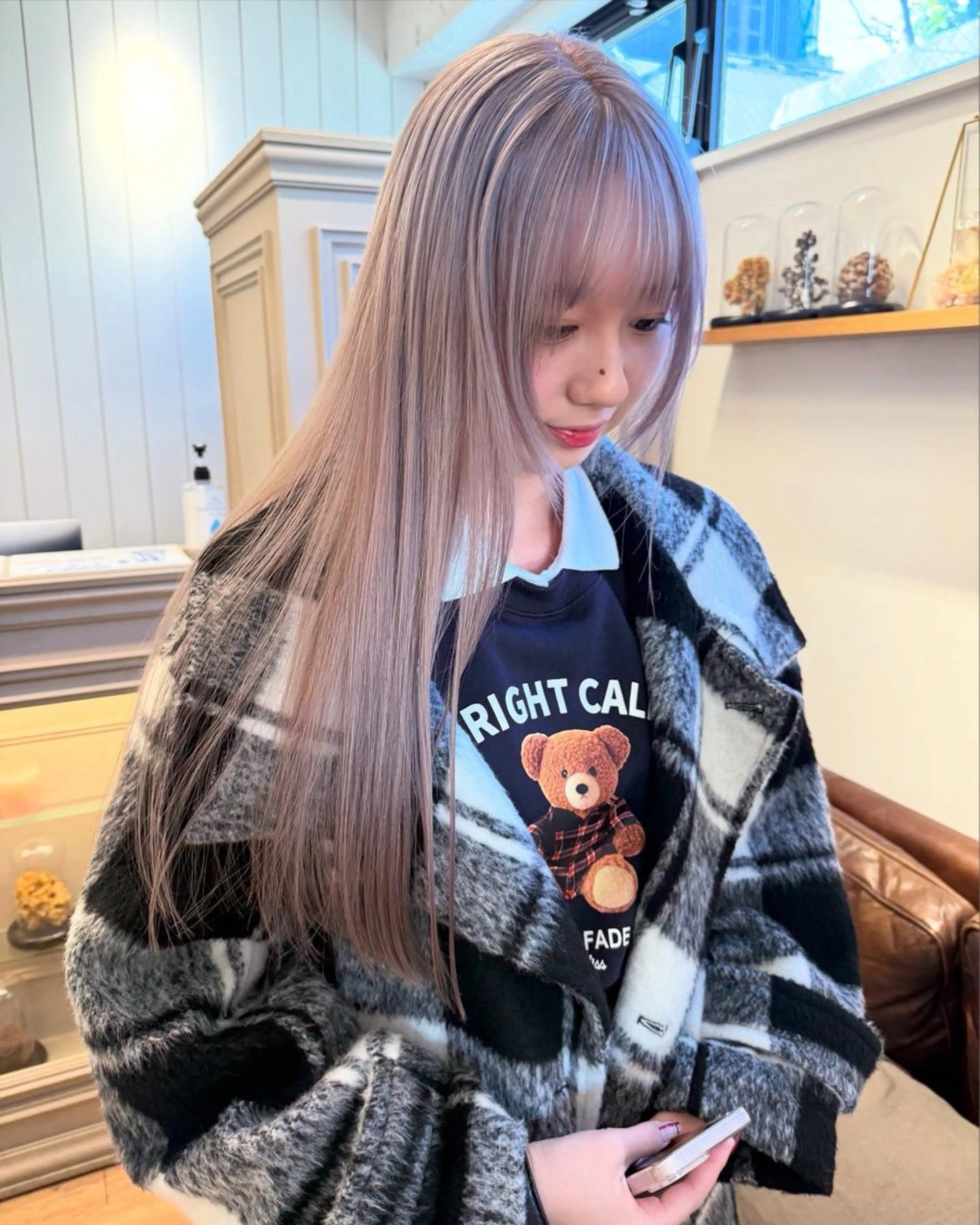 ロング カラー ミルクティー× グレージュMOMOのヘアスタイル