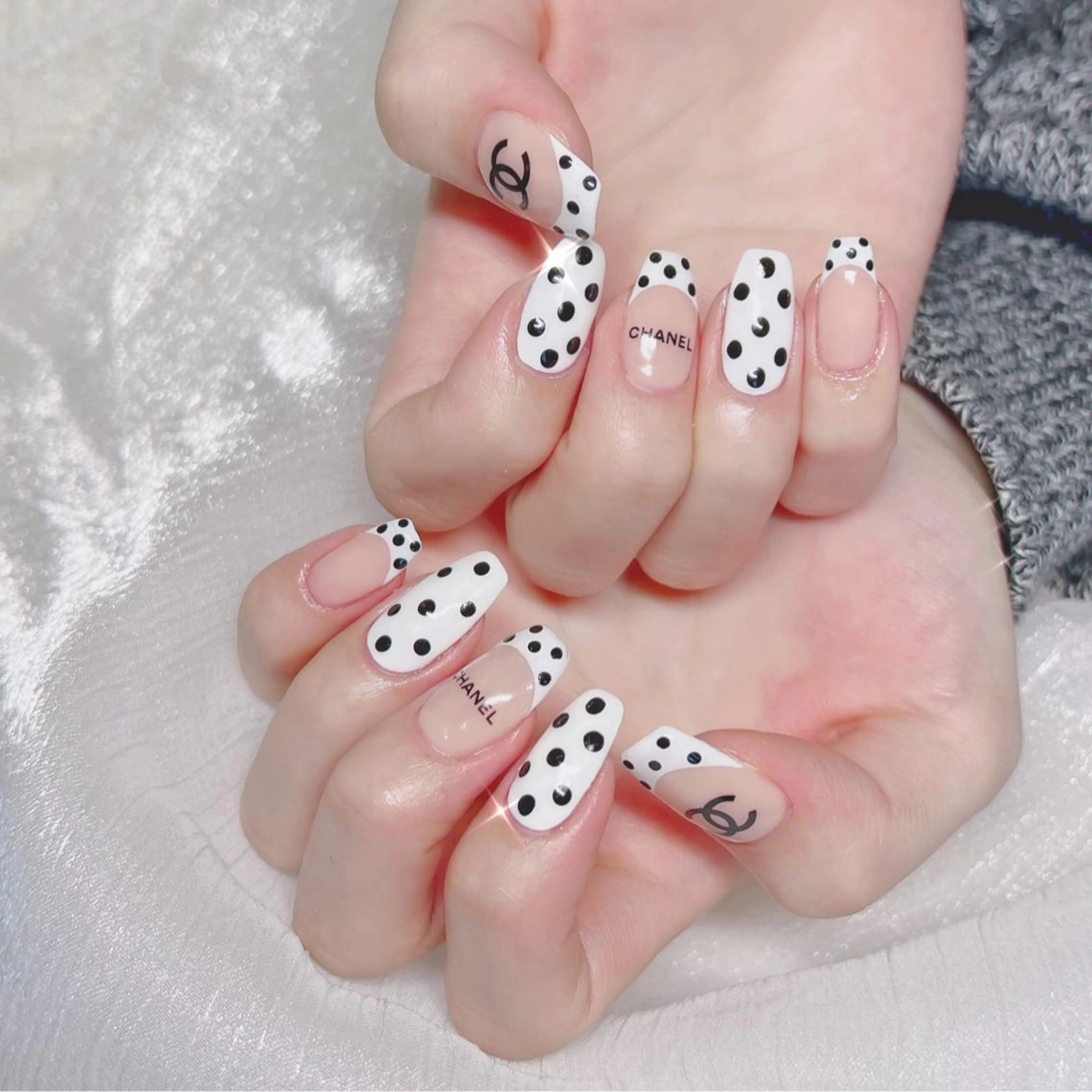 ネイル オーロラネイル フットネイル フレンチネイル ジェルネイル 韓国ネイル EN nailsalon所属・【ENサロン】 Rei🎀Nailのネイルデザイン