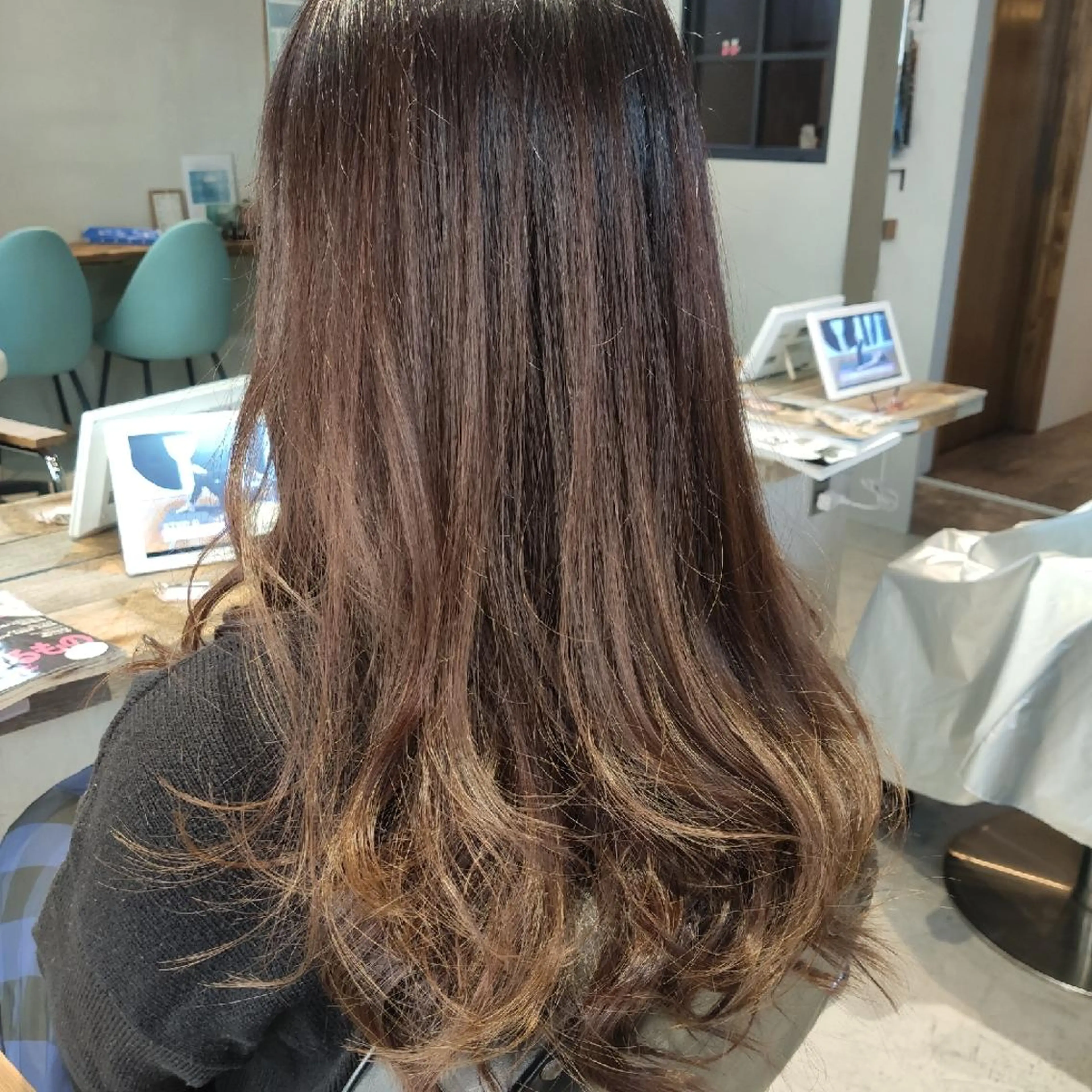 カラー ロング ブリーチ グラデーションカラー ブリーチなしカラー 伊藤 瞭のヘアスタイル