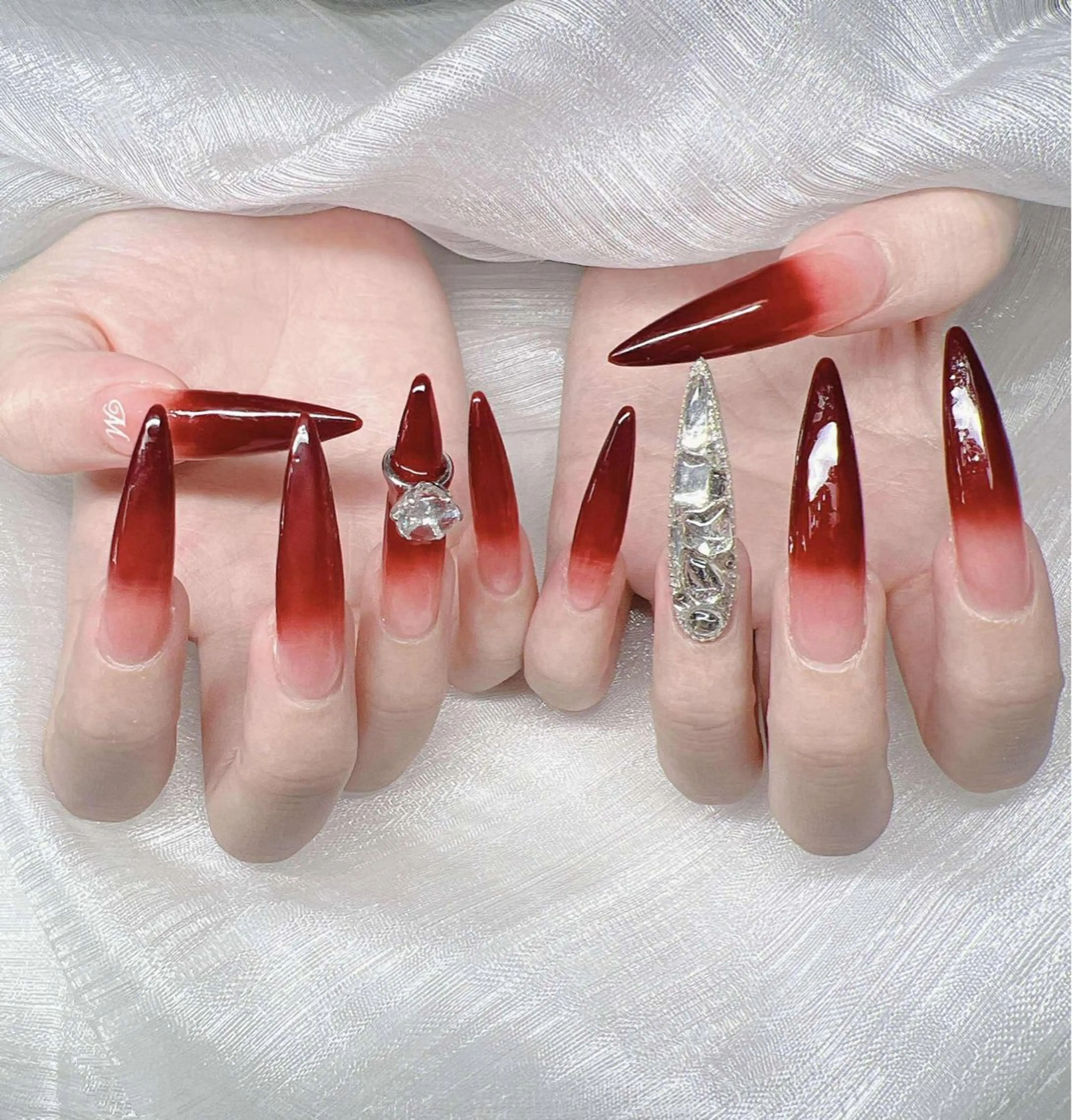 ネイル 長さ出し グラデーション 卒業式 キラキラネイル マグネットネイル ハンドネイル Lee Nailsのネイルデザイン