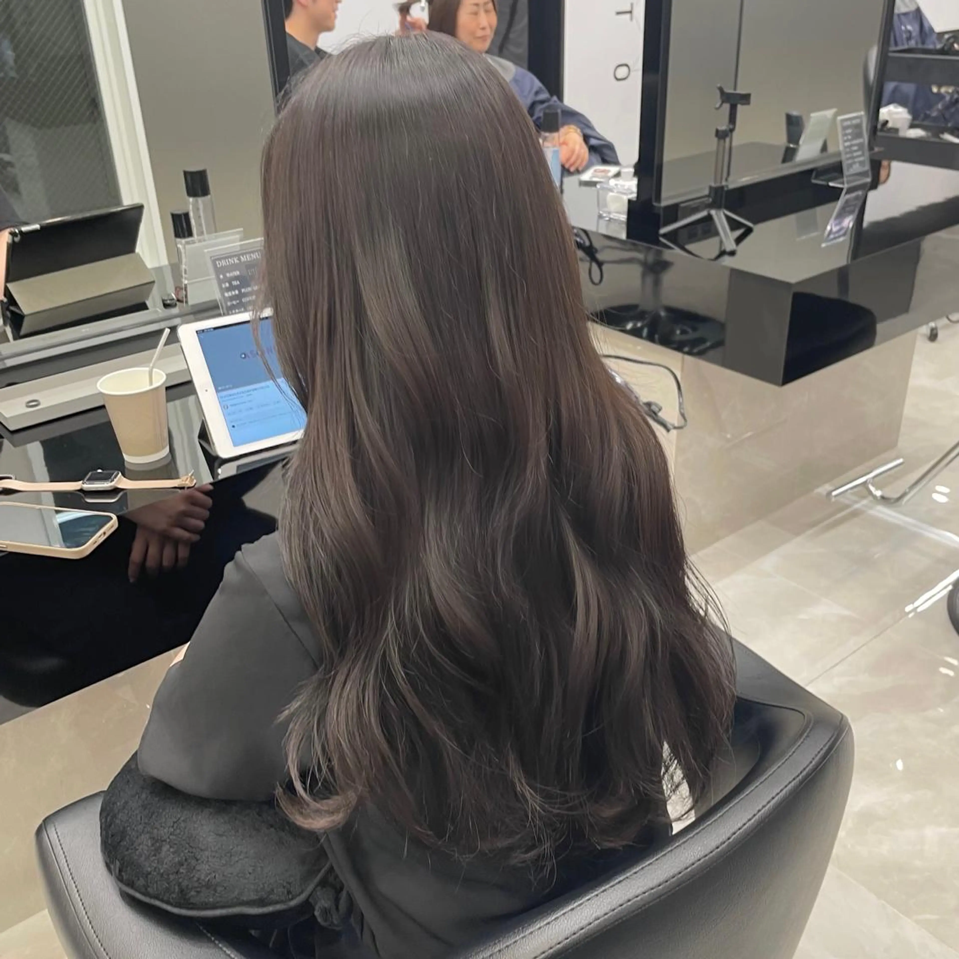 ロング カラー アッシュ アッシュグレー アッシュグレージュ 透明感カラー グレージュ ヘアカラー トリートメント HARUKI MINATO Japan SENDAI所属・🌈【透明感・韓国 ヘア】がっきー🌈のヘアスタイル