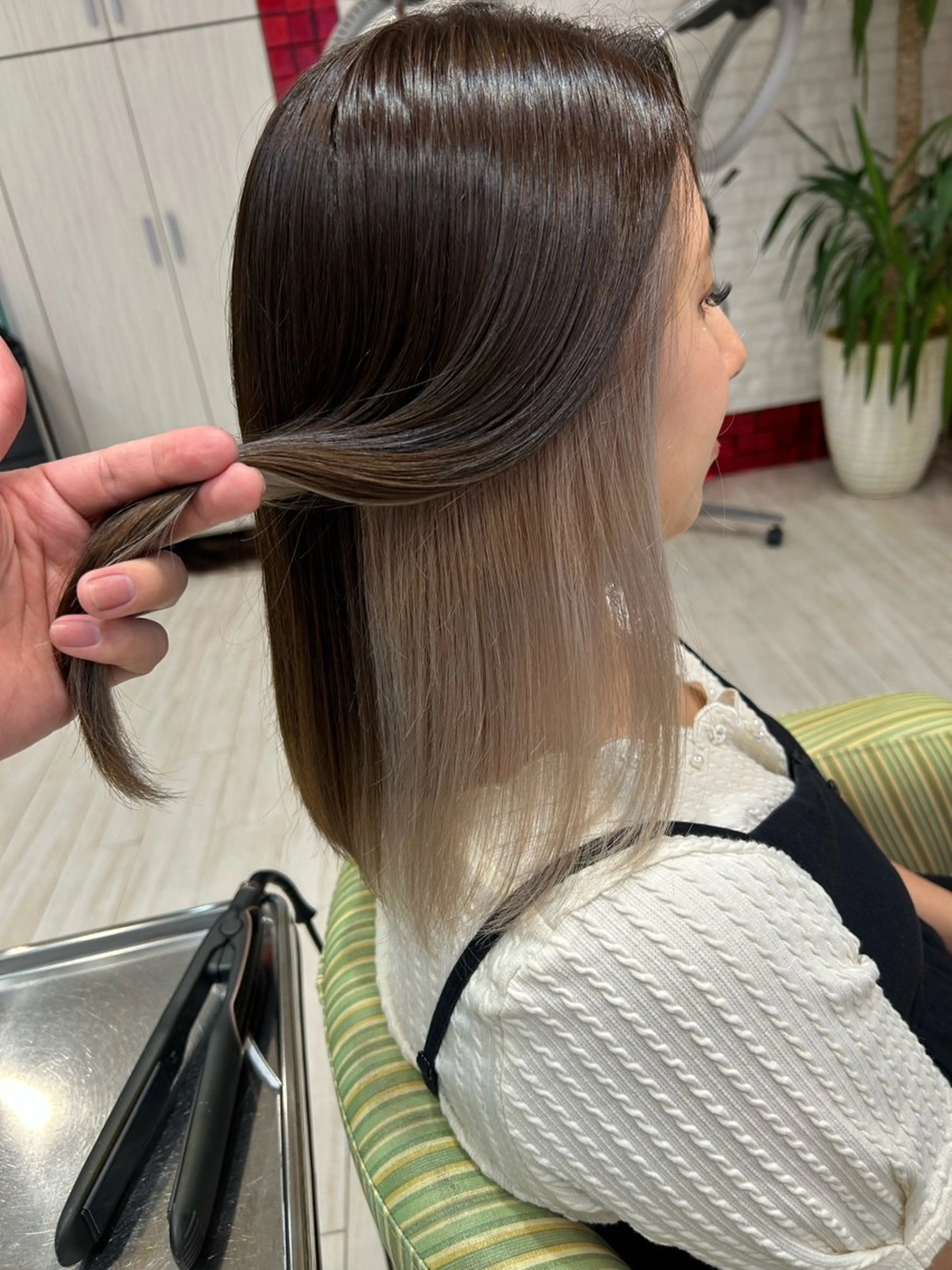 セミロング カット ヘアカラー 中川 拓弥のヘアスタイル