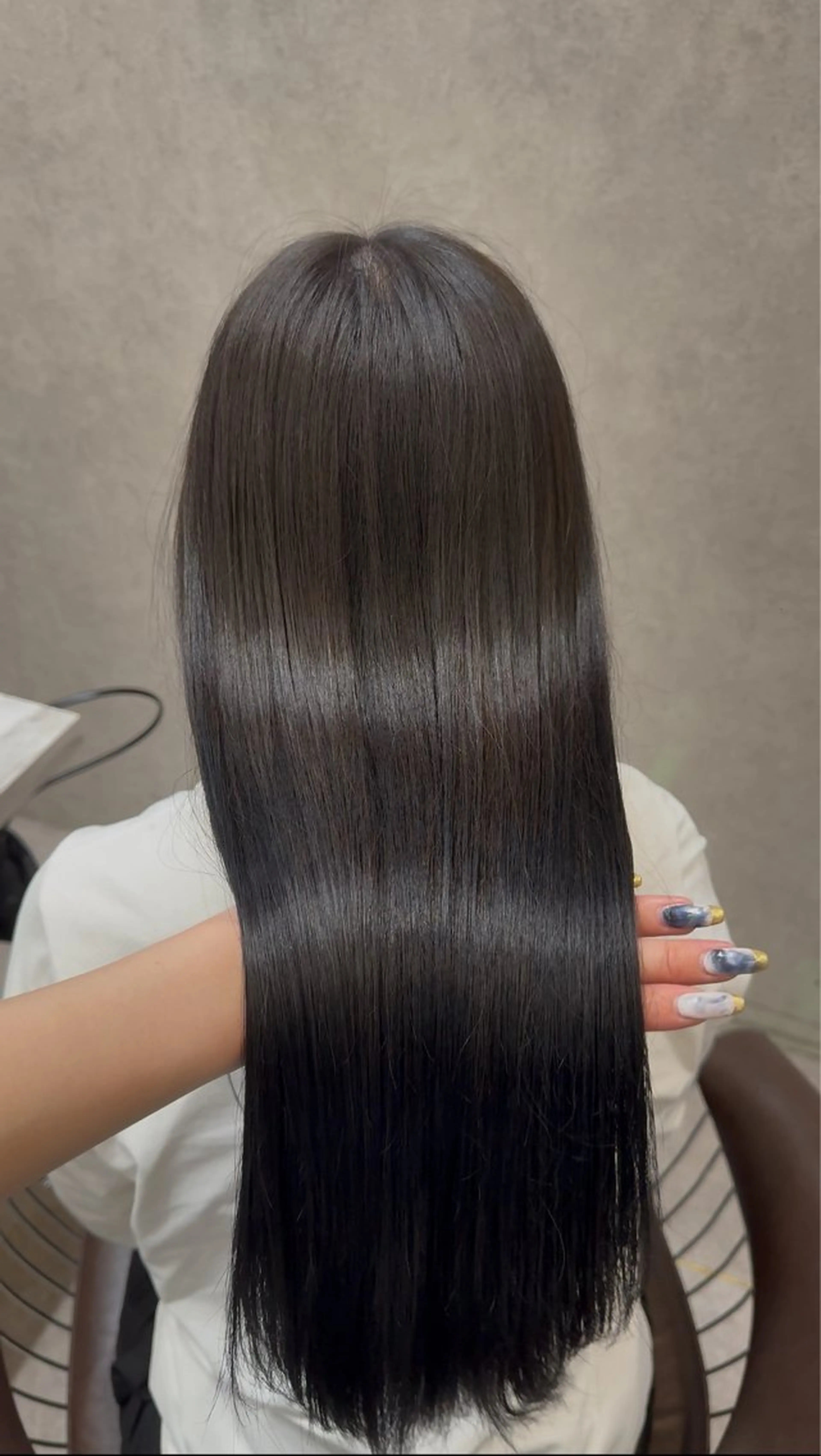 ロング ヘアカラー トリートメント Nanami / ベージュ/グレージュのヘアスタイル