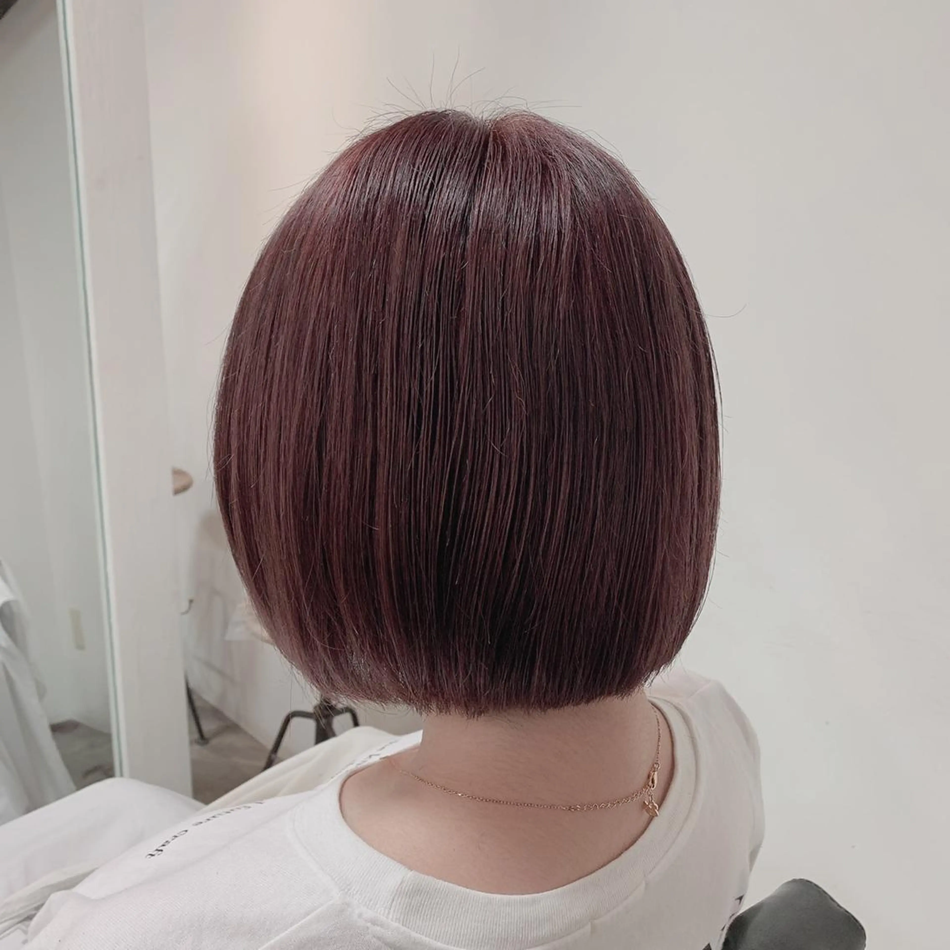 ショート カラー ボルドーカラー カット ヘアカラー トリートメント インナーカラー|前髪 カットKANNA🤍のヘアスタイル