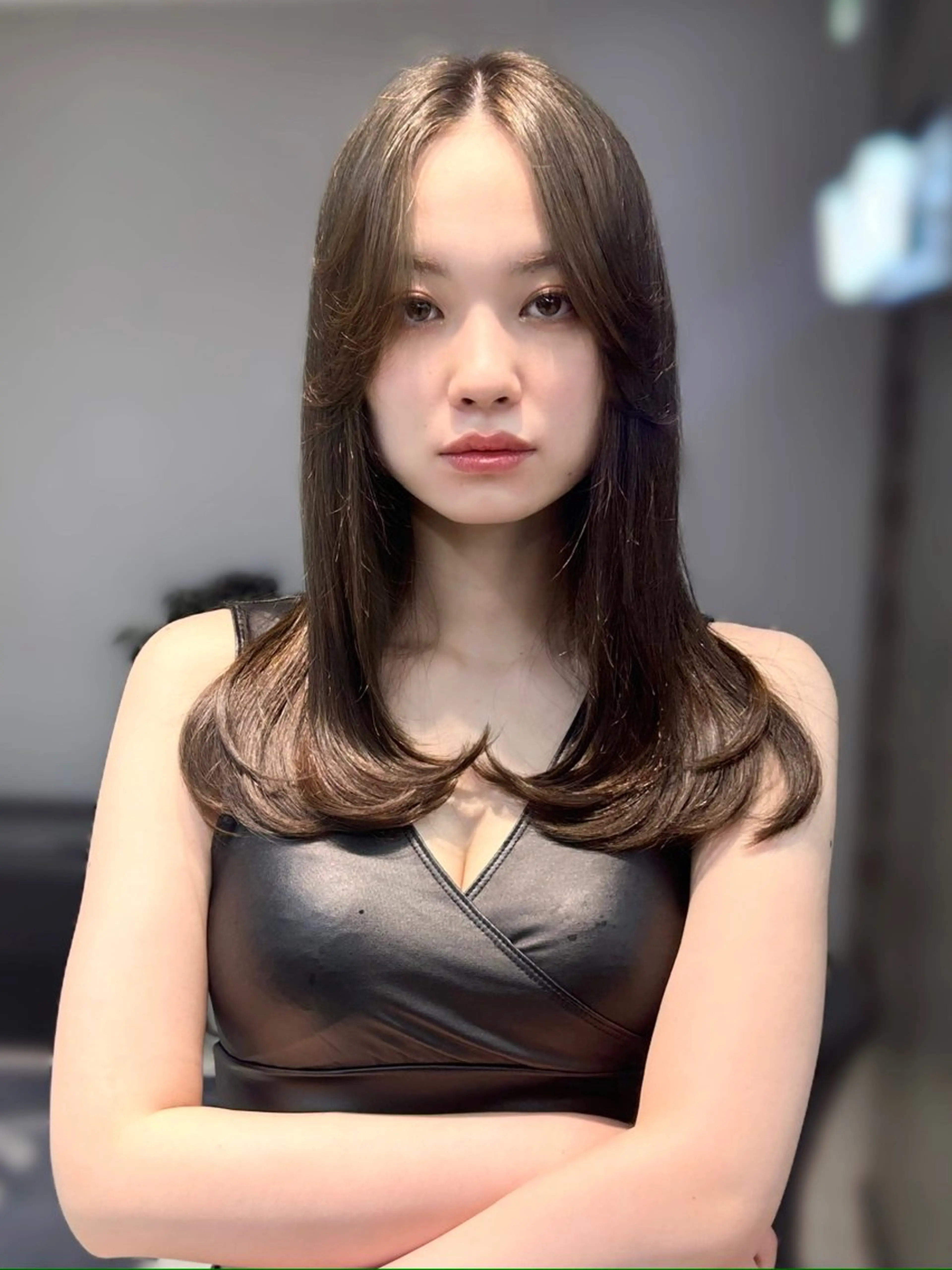セミロング vain(ヴェイン)所属・レイヤー艶 カラー/kougaのヘアスタイル