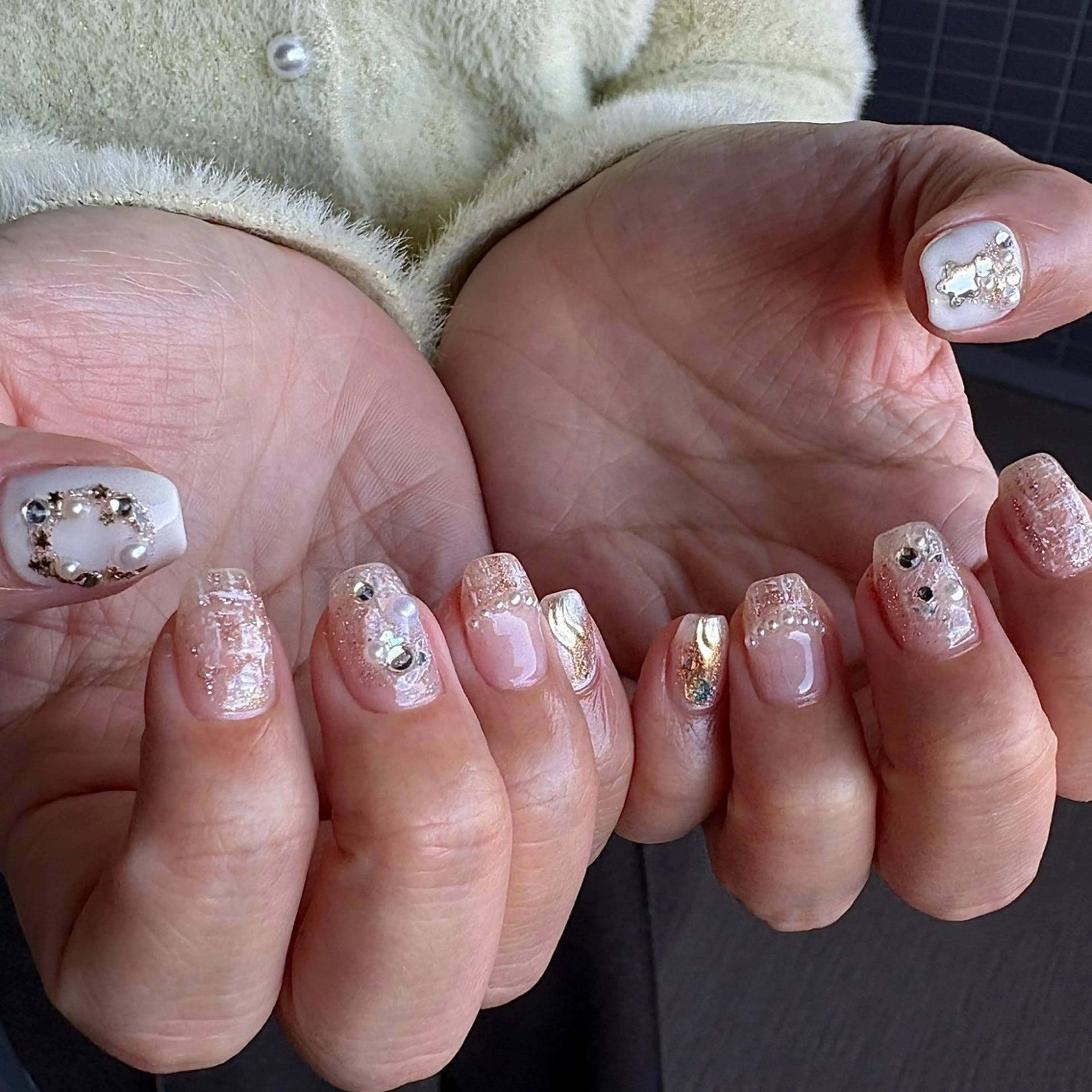 ネイル 韓国ネイル ツイードネイル ワンホンネイル 冬ネイル クリスマス ハンドネイル nail amuseのネイルデザイン