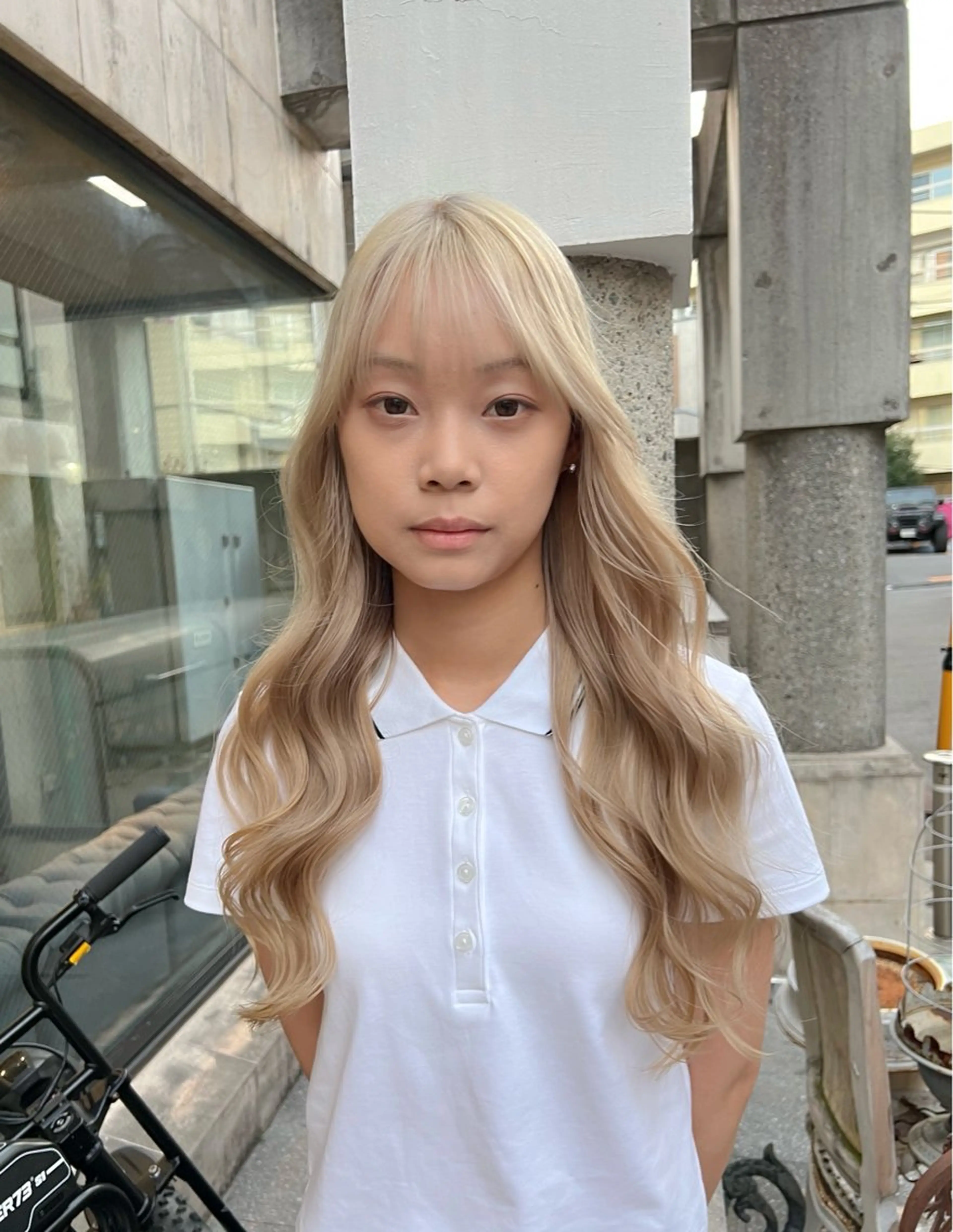 ロング カラー ヘアアレンジ ベージュカラー ブリーチ ブロンド 透明感カラー ハイトーンカラー ヘアカラー トリートメント グレージュ/艶髪矯正 🪐takushiのヘアスタイル
