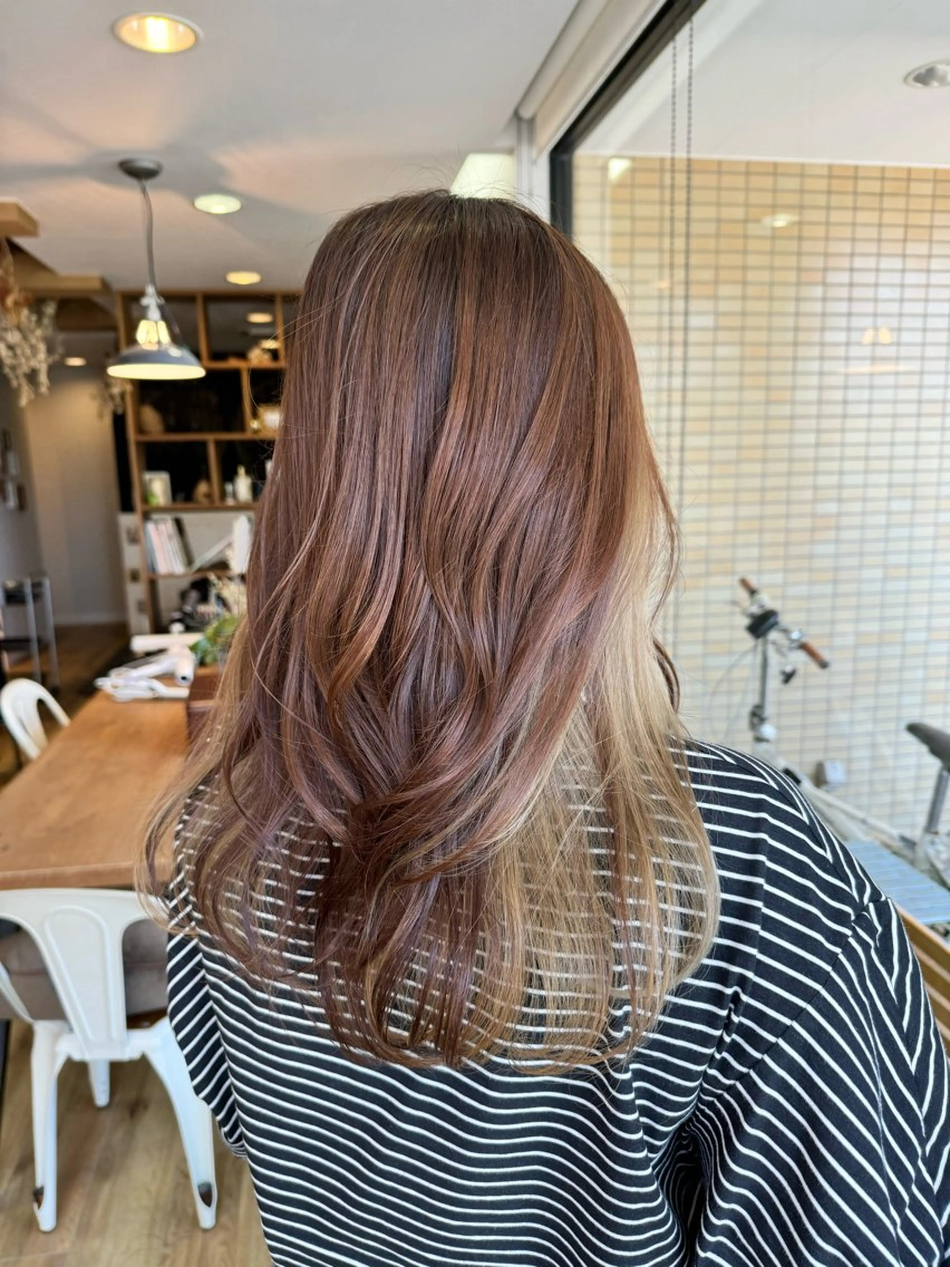 ロング カラー アッシュ ベージュカラー ヘアカラー トリートメント ツキダテ ユイのヘアスタイル