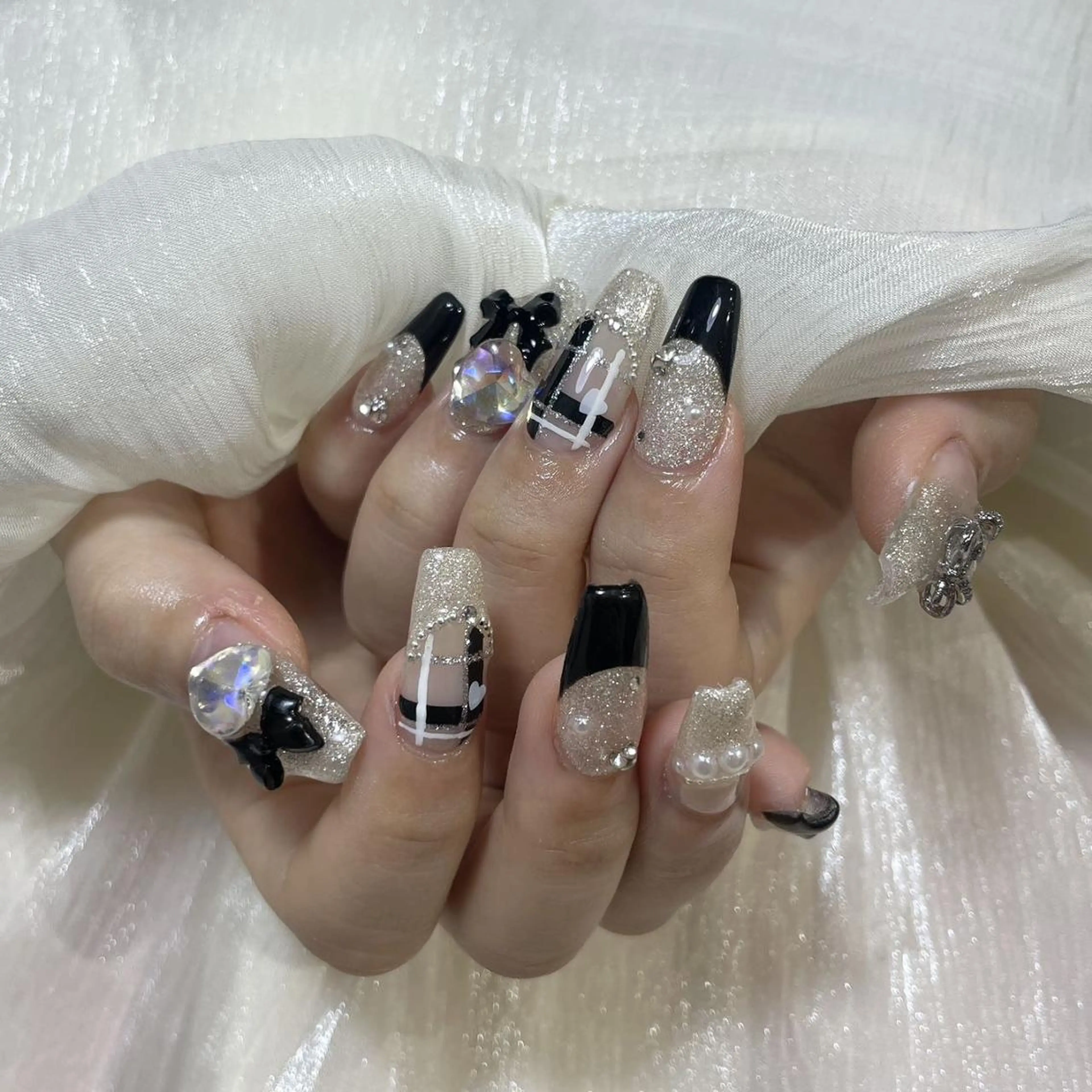 チップ+ジェル長さ出し☆持込デザイン★ゴージャス★時間内何でもOKの写真