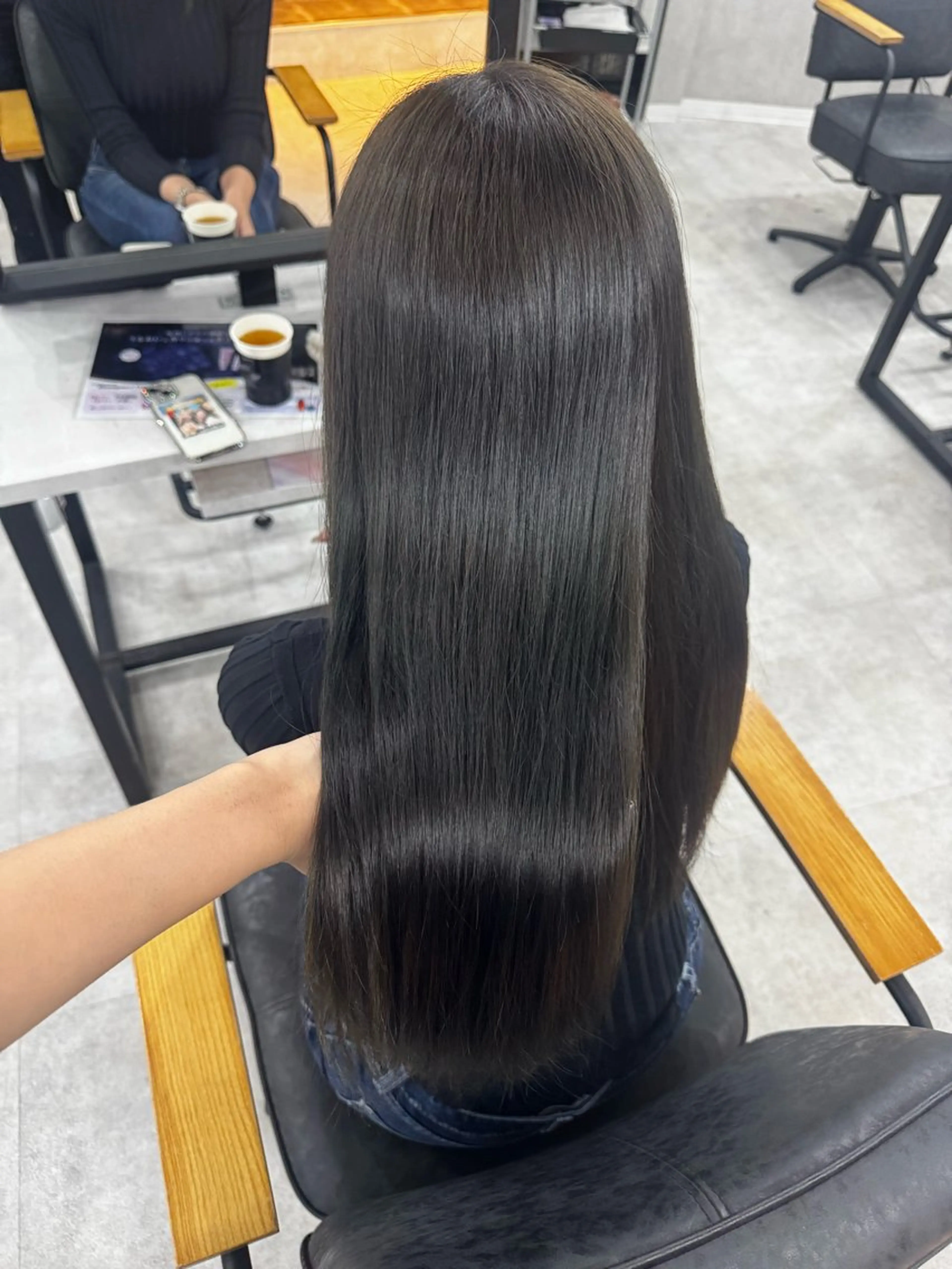 ロング カラー アッシュ アッシュブラウン ベージュカラー 黒髪 ブリーチ ヘアカラー トリートメント 赤み無し柔らかカラー 【梅田】madokaのヘアスタイル