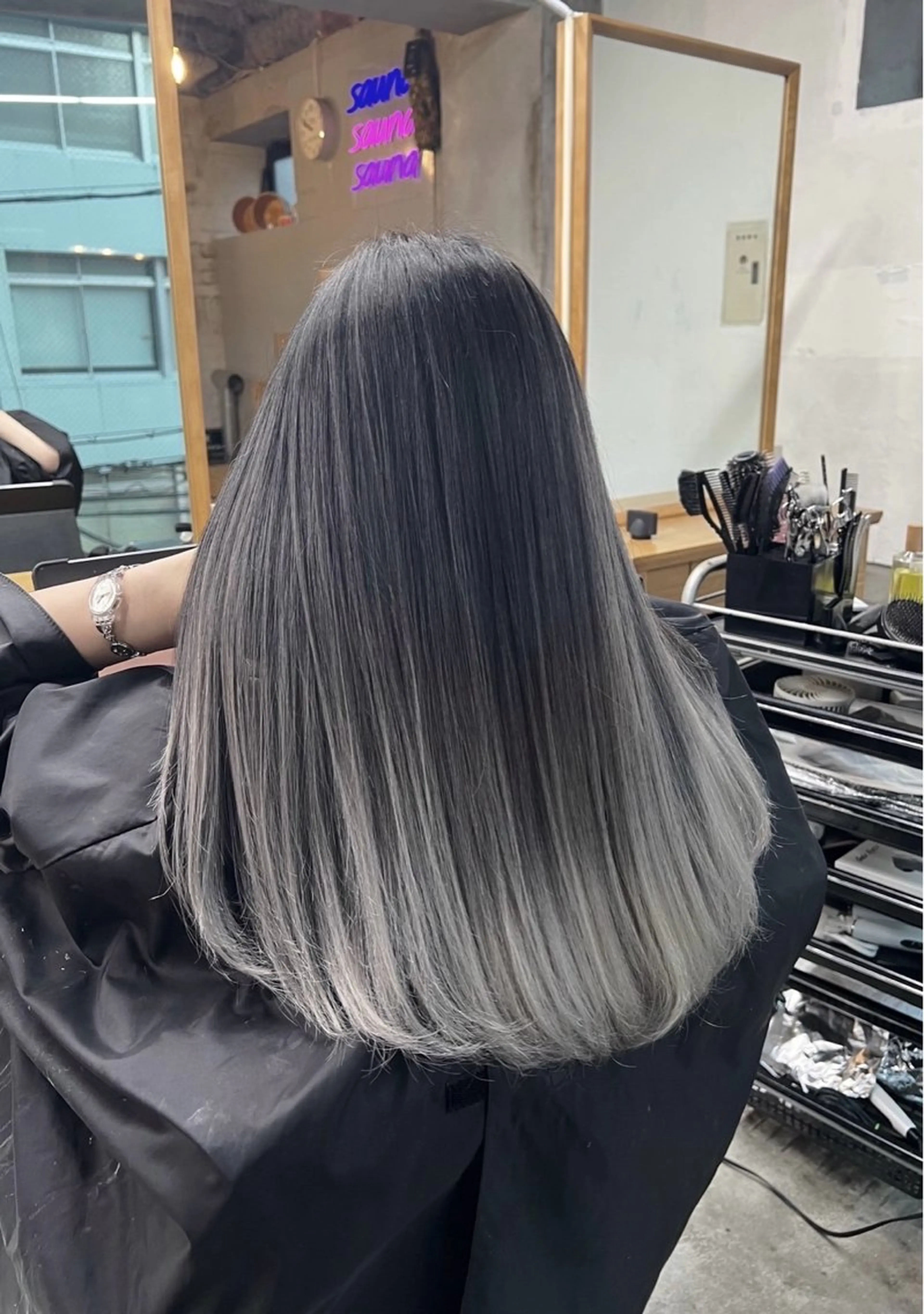 セミロング カラー バレイヤージュ シルバー ホワイトシルバー レイヤーカット ヘアカラー トリートメント ROBIN所属・指名数No.1 /NAOYAのヘアスタイル