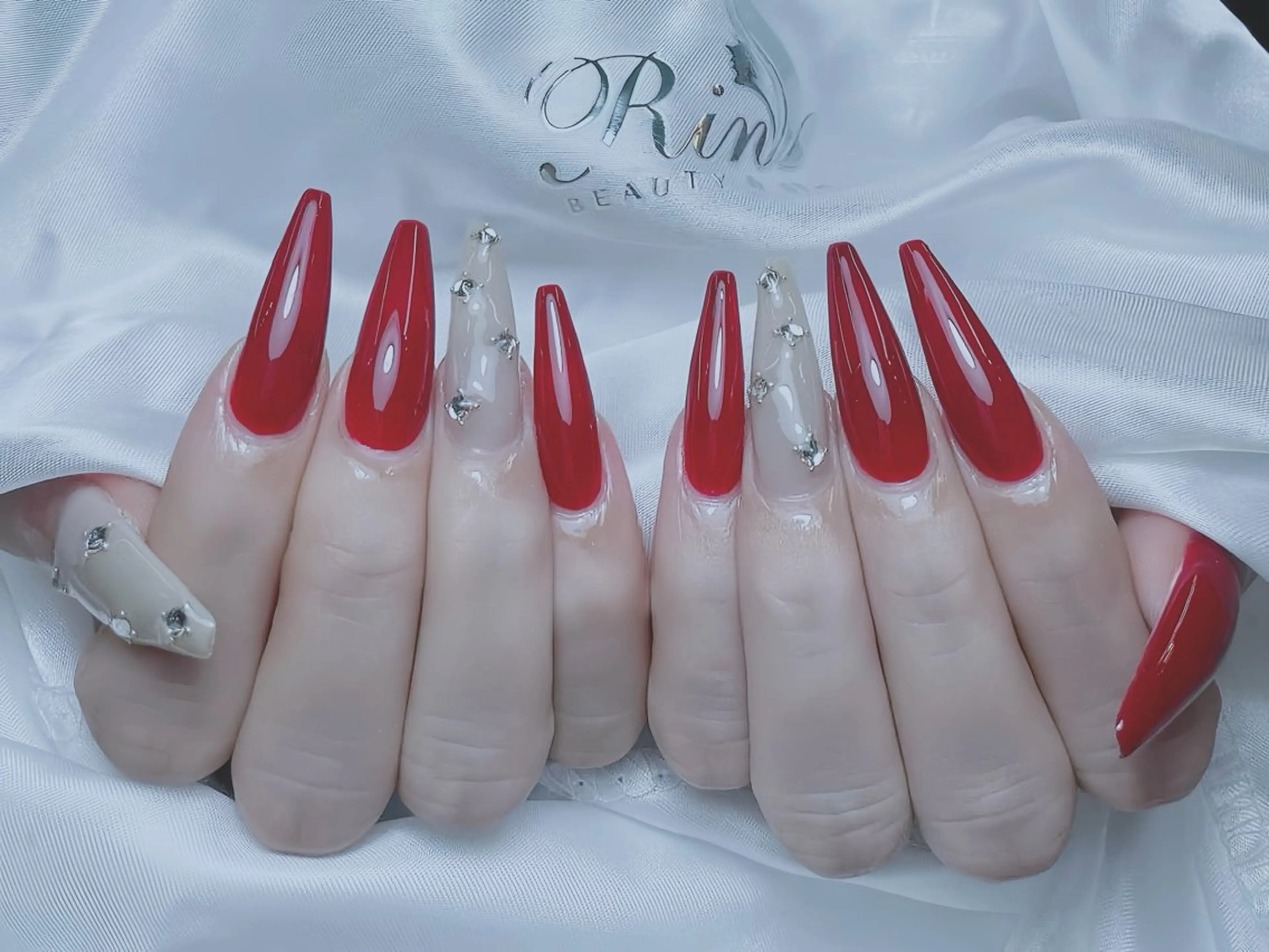 ネイル ボルドー フレンチネイル グラデーション キラキラネイル 韓国ネイル ハンドネイル Rin Nail 新大久保店のネイルデザイン