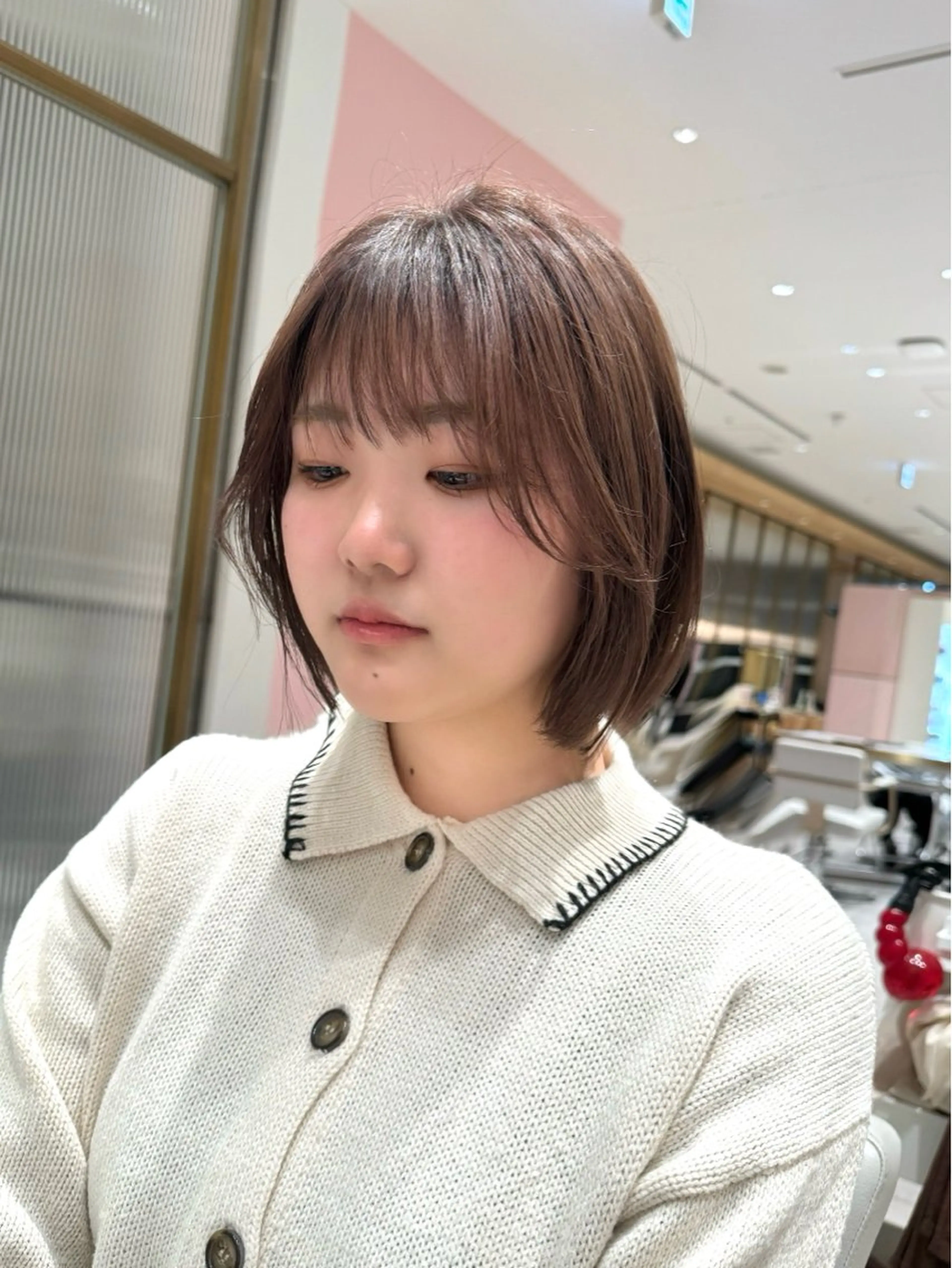 ミディアム カラー パーマ ヘアアレンジ ボブレイヤー アッシュ ベージュカラー ブリーチ 透明感カラー カット ヘアカラー トリートメント ヘアセット 小野寺瑞希 /最小顔カットのヘアスタイル
