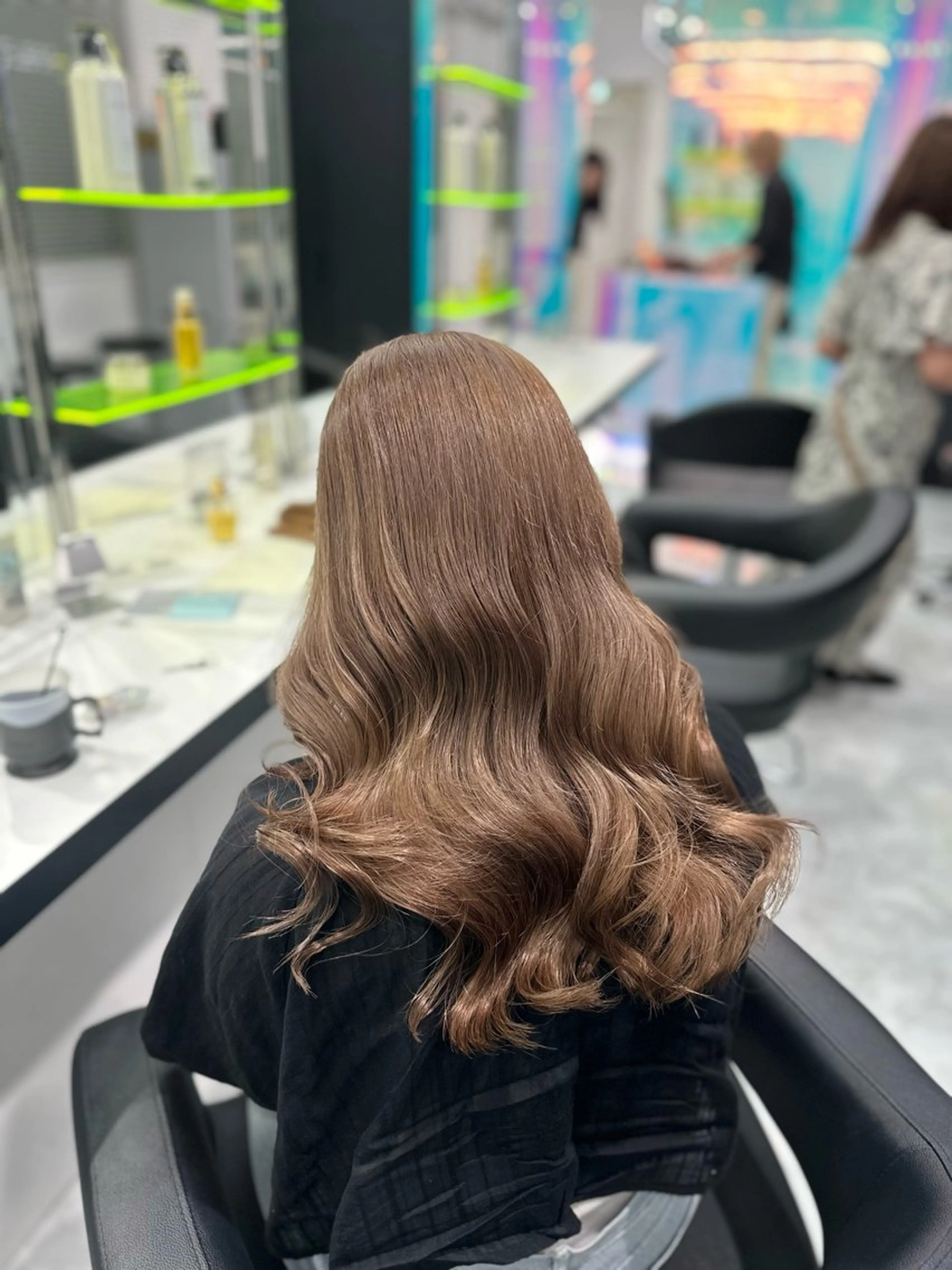 ミディアム カラー ベージュカラー ミルクティーベージュ レイヤーカット 🫧ハイトーン🫧 ベージュ🫧徹哉のヘアスタイル