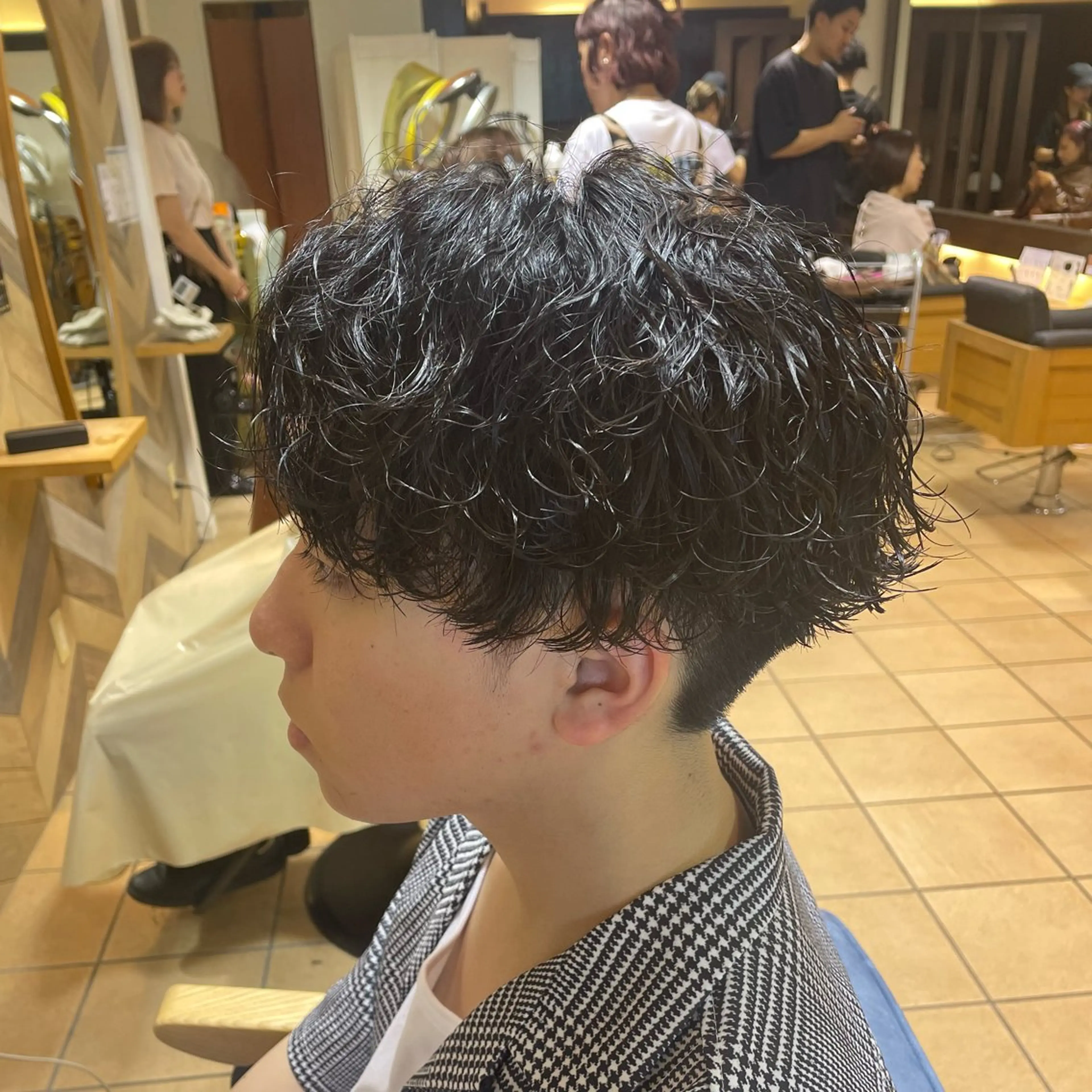 ショート パーマ メンズ メンズパーマ 波巻きパーマ カット パーマ すげ さやかのヘアスタイル