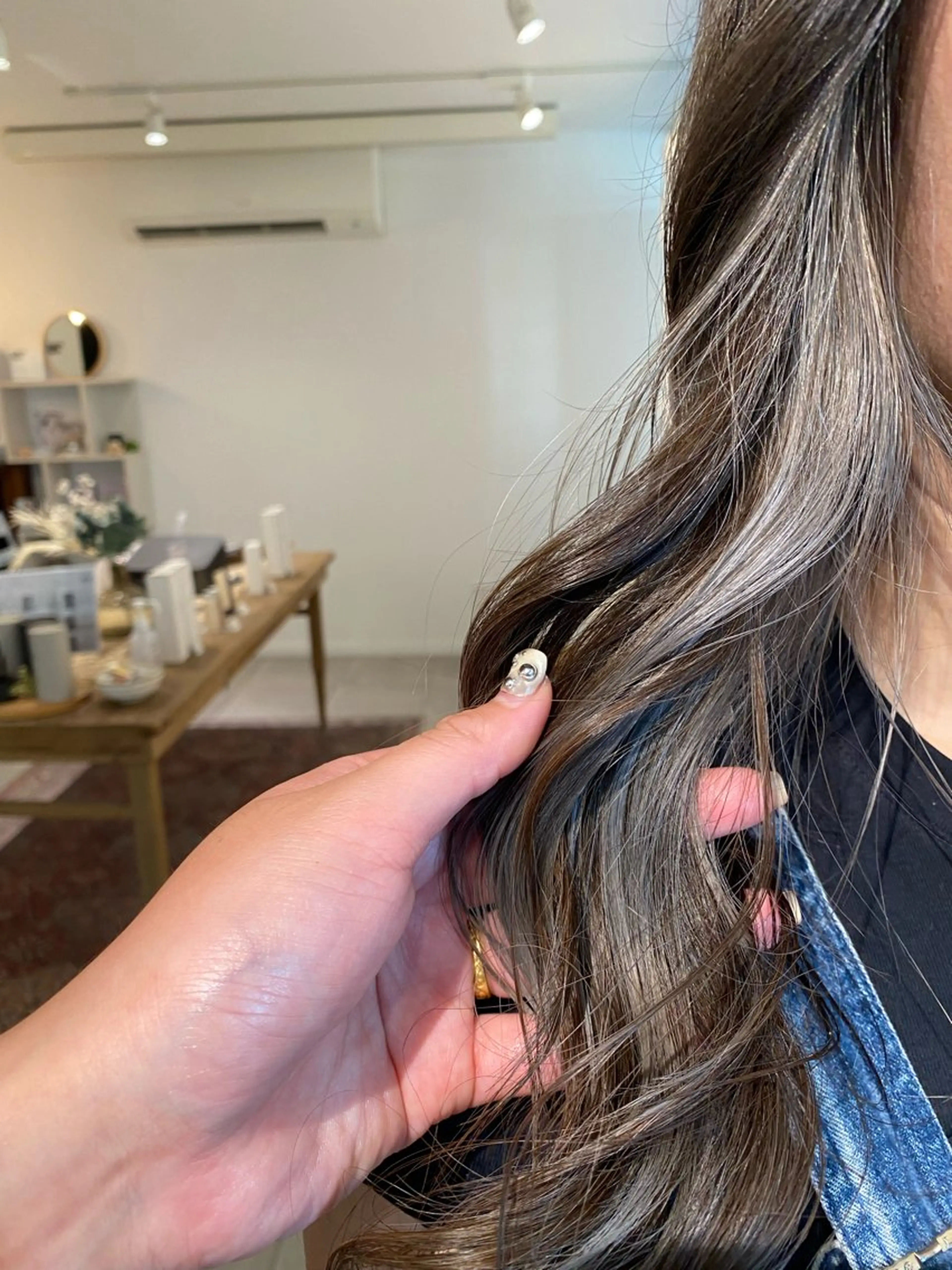 ロング カラー アッシュ インナーカラー シルバー ホワイトシルバー diar江ノ島所属・mai🤍透明感/ 縮毛矯正/藤沢江ノ島のヘアスタイル