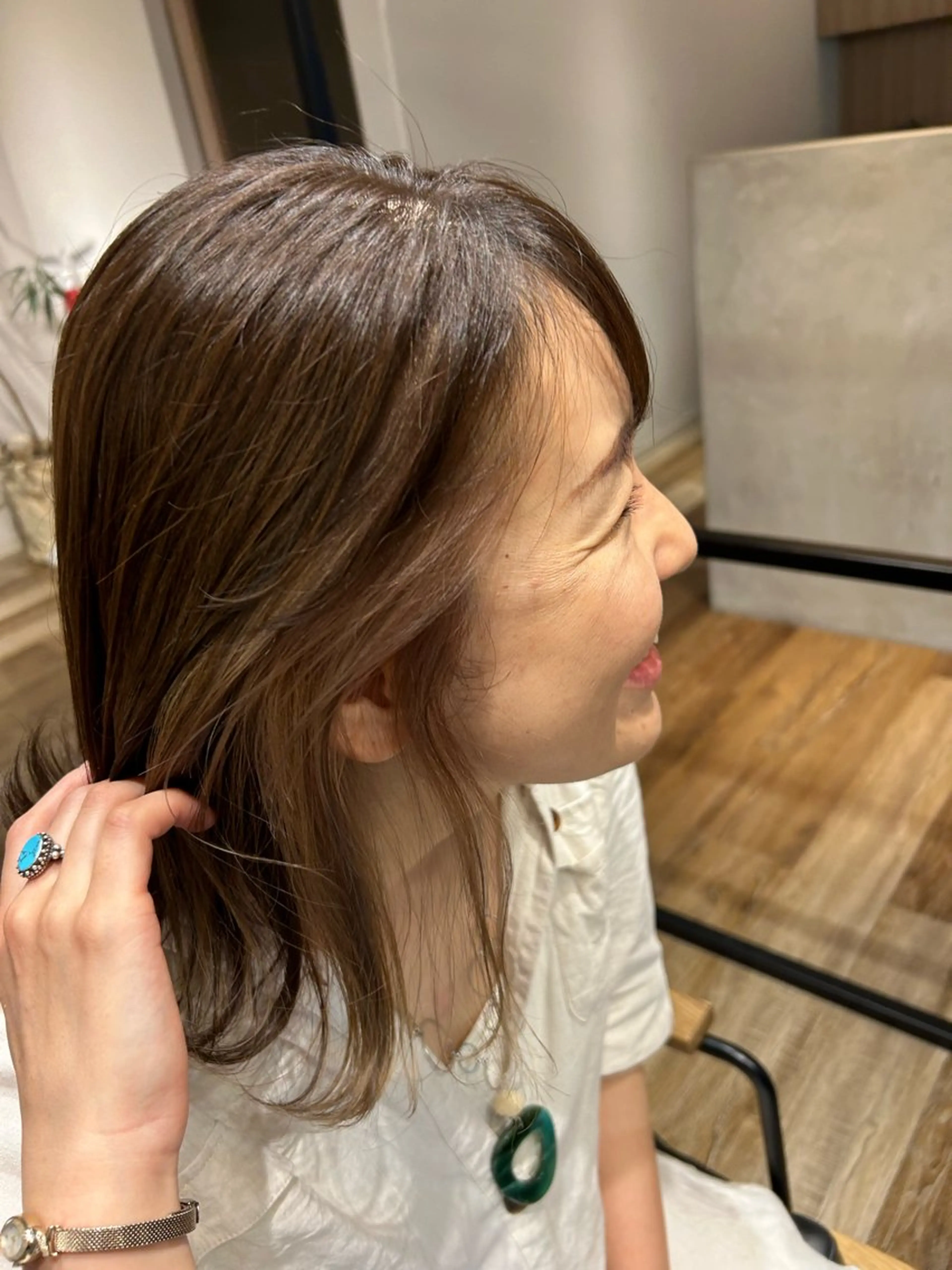 ミディアム カラー ベージュカラー インナーカラー 村松 麻菜のヘアスタイル