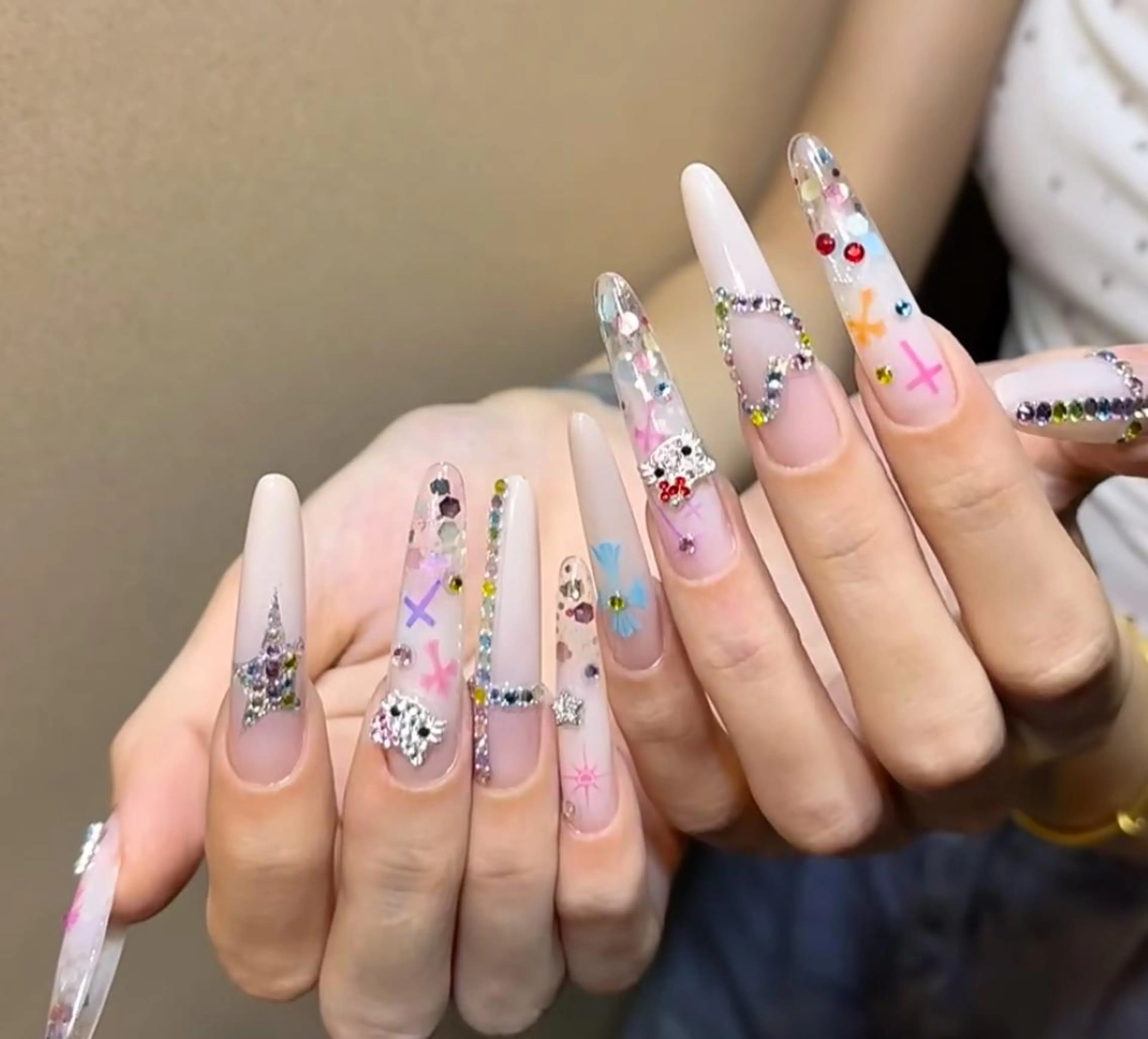 ネイル ハンドネイル エ リのネイルデザイン
